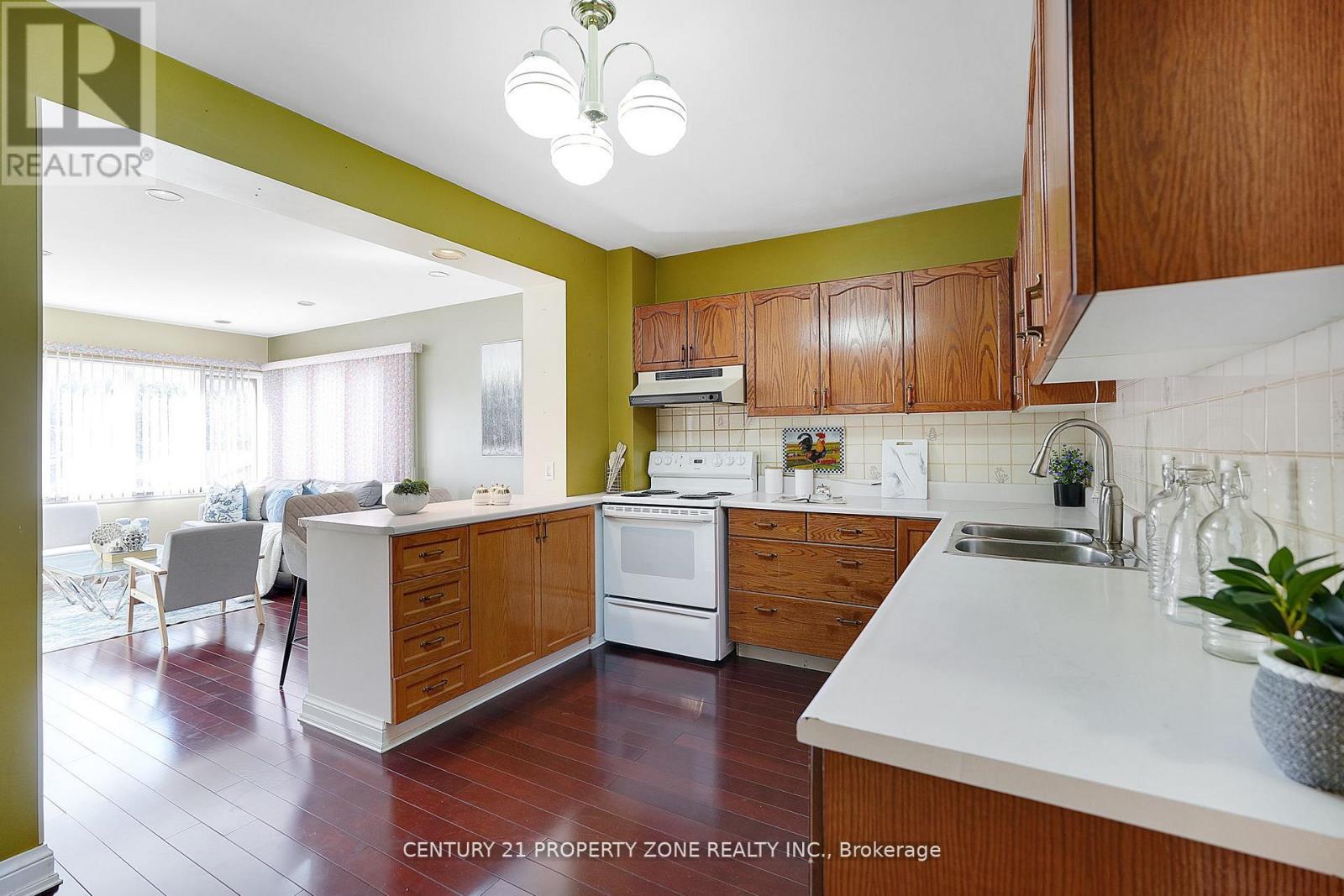 97 Sparkhall Avenue, Toronto, Ontario  M4K 1G7 - Photo 8 - E13105548