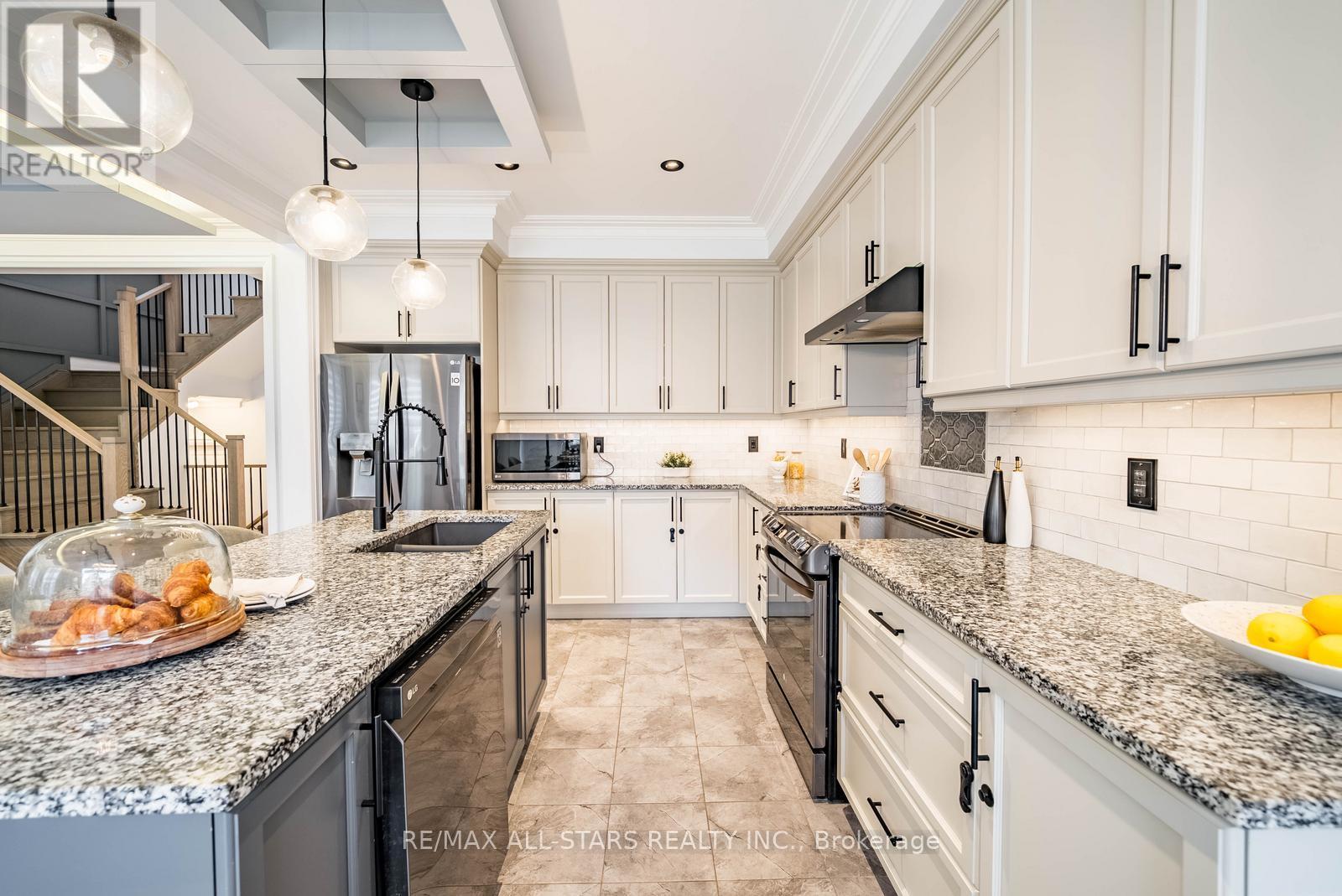 343 Busato Drive, Whitchurch-Stouffville, Ontario  L4A 4V1 - Photo 11 - N13105632