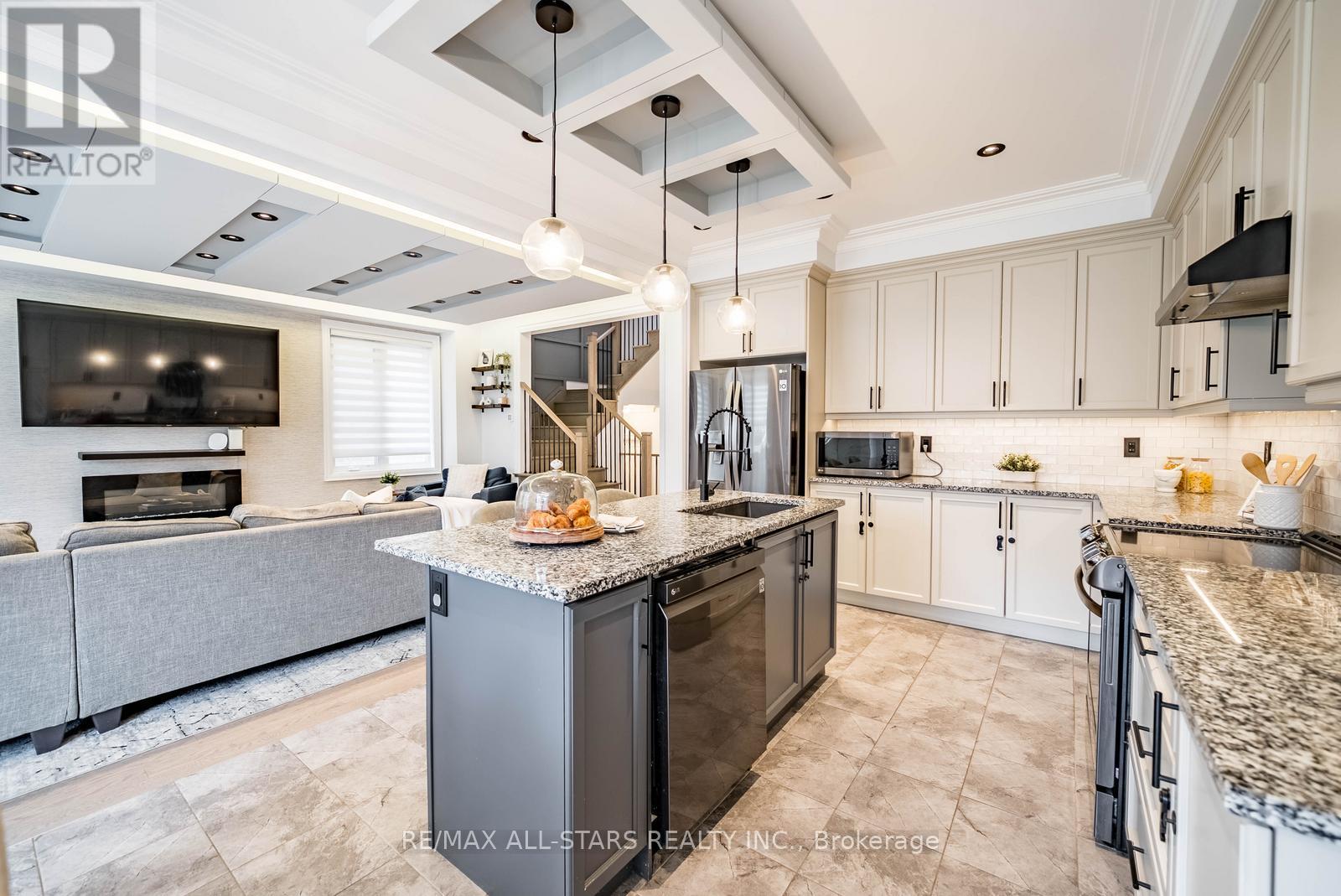 343 Busato Drive, Whitchurch-Stouffville, Ontario  L4A 4V1 - Photo 12 - N13105632