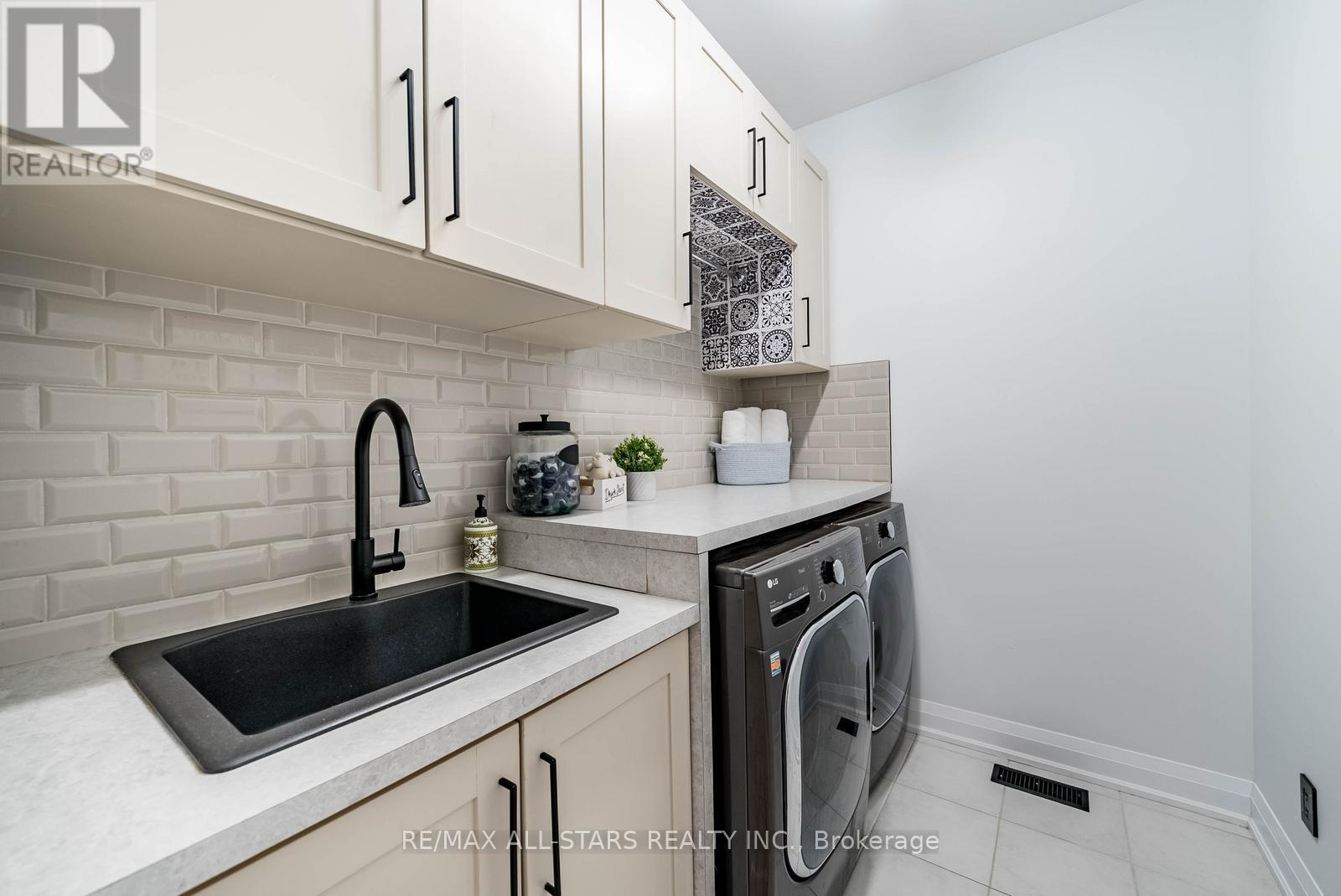 343 Busato Drive, Whitchurch-Stouffville, Ontario  L4A 4V1 - Photo 28 - N13105632