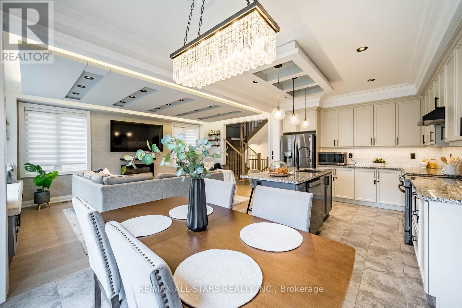343 Busato Drive, Whitchurch-Stouffville, Ontario  L4A 4V1 - Photo 6 - N13105632