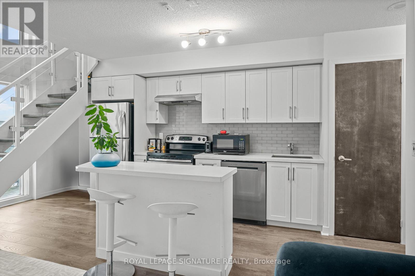 1511 - 155 Legion Road N, Toronto, Ontario  M8Y 0A7 - Photo 4 - W13105502