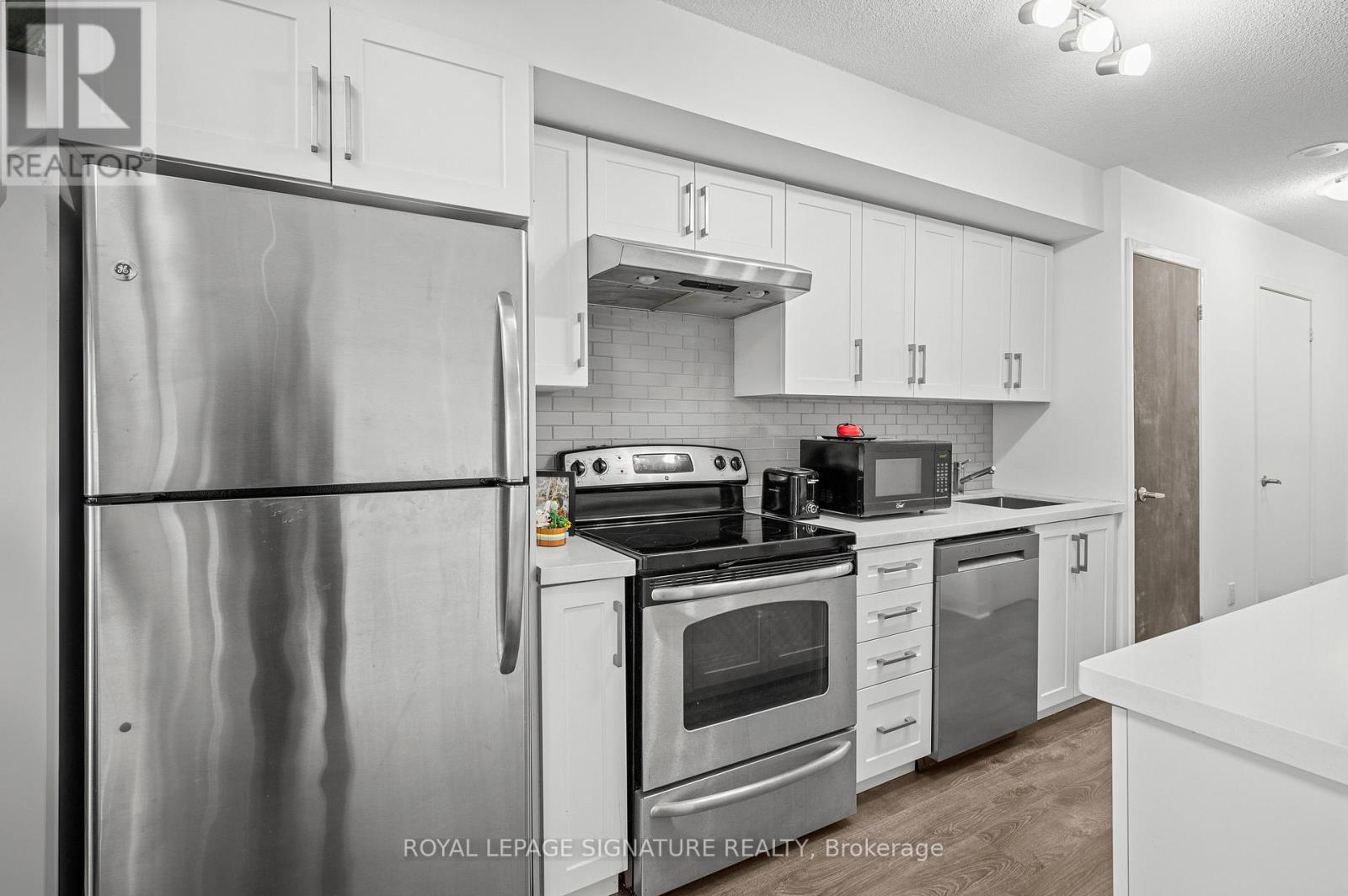1511 - 155 Legion Road N, Toronto, Ontario  M8Y 0A7 - Photo 5 - W13105502