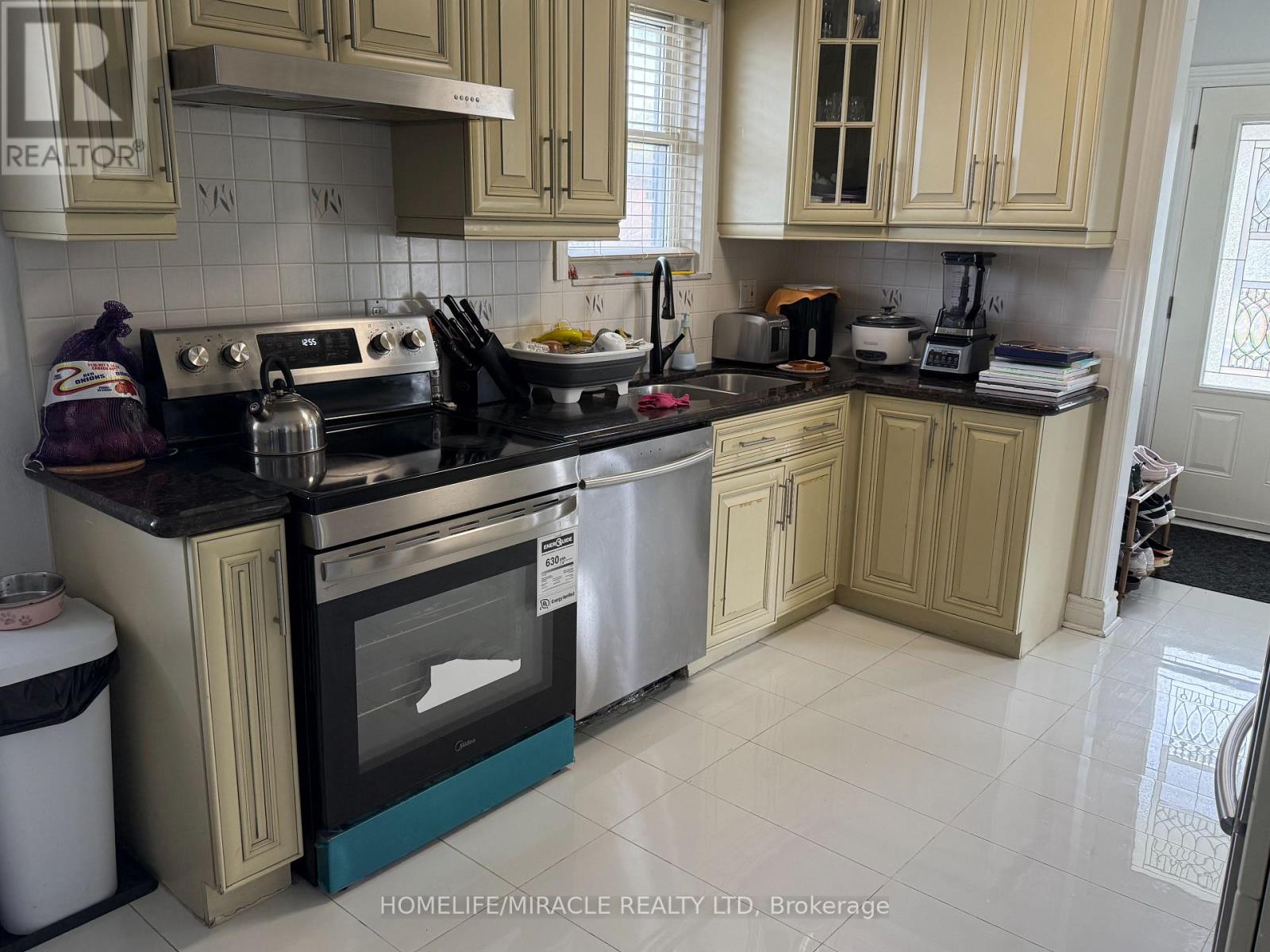 84 Shendale Drive, Toronto, Ontario  M9W 2B5 - Photo 4 - W13105522