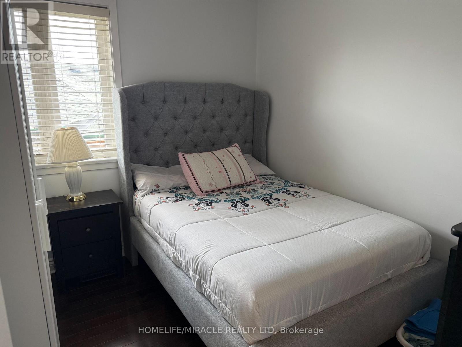 84 Shendale Drive, Toronto, Ontario  M9W 2B5 - Photo 5 - W13105522