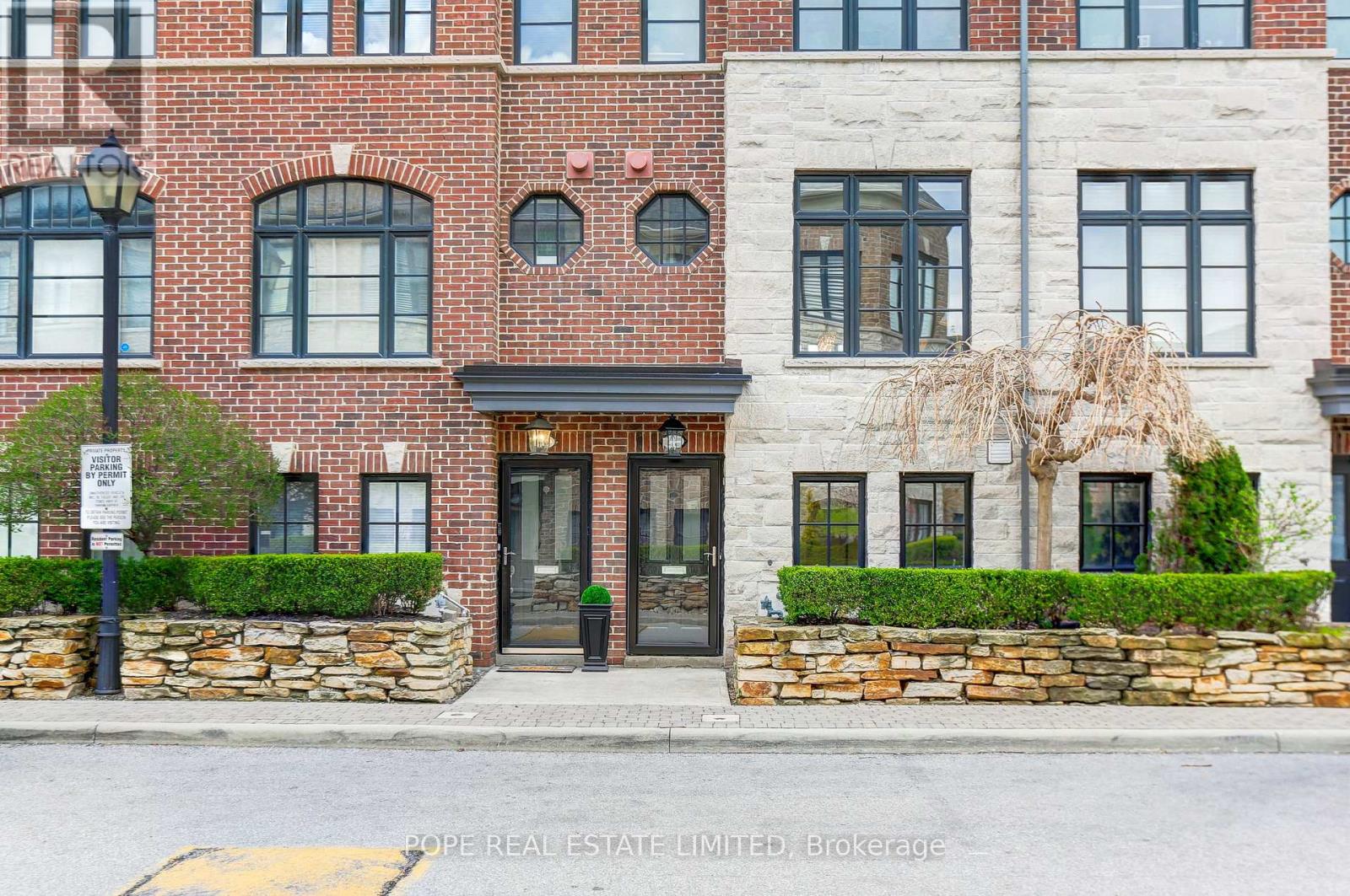 21 Ruby Lang Lane, Toronto, Ontario  M8Z 0B8 - Photo 2 - W13105568