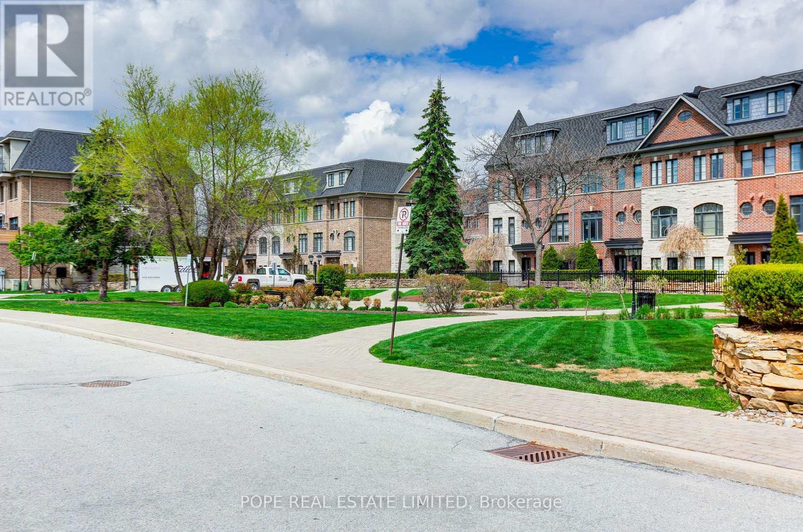 21 Ruby Lang Lane, Toronto, Ontario  M8Z 0B8 - Photo 3 - W13105568