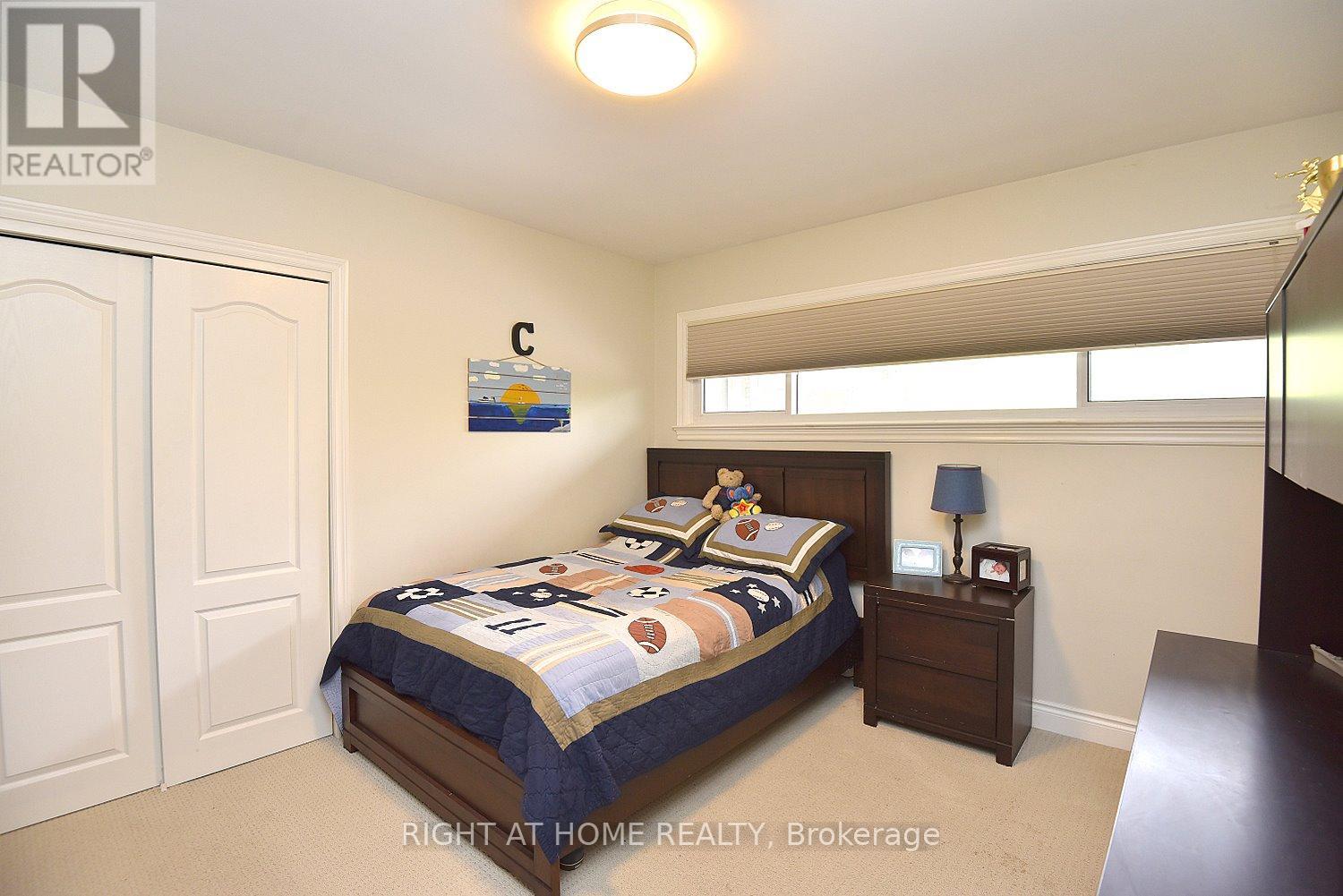 724 Courtland Place, Burlington, Ontario  L7R 2M6 - Photo 24 - W13105596