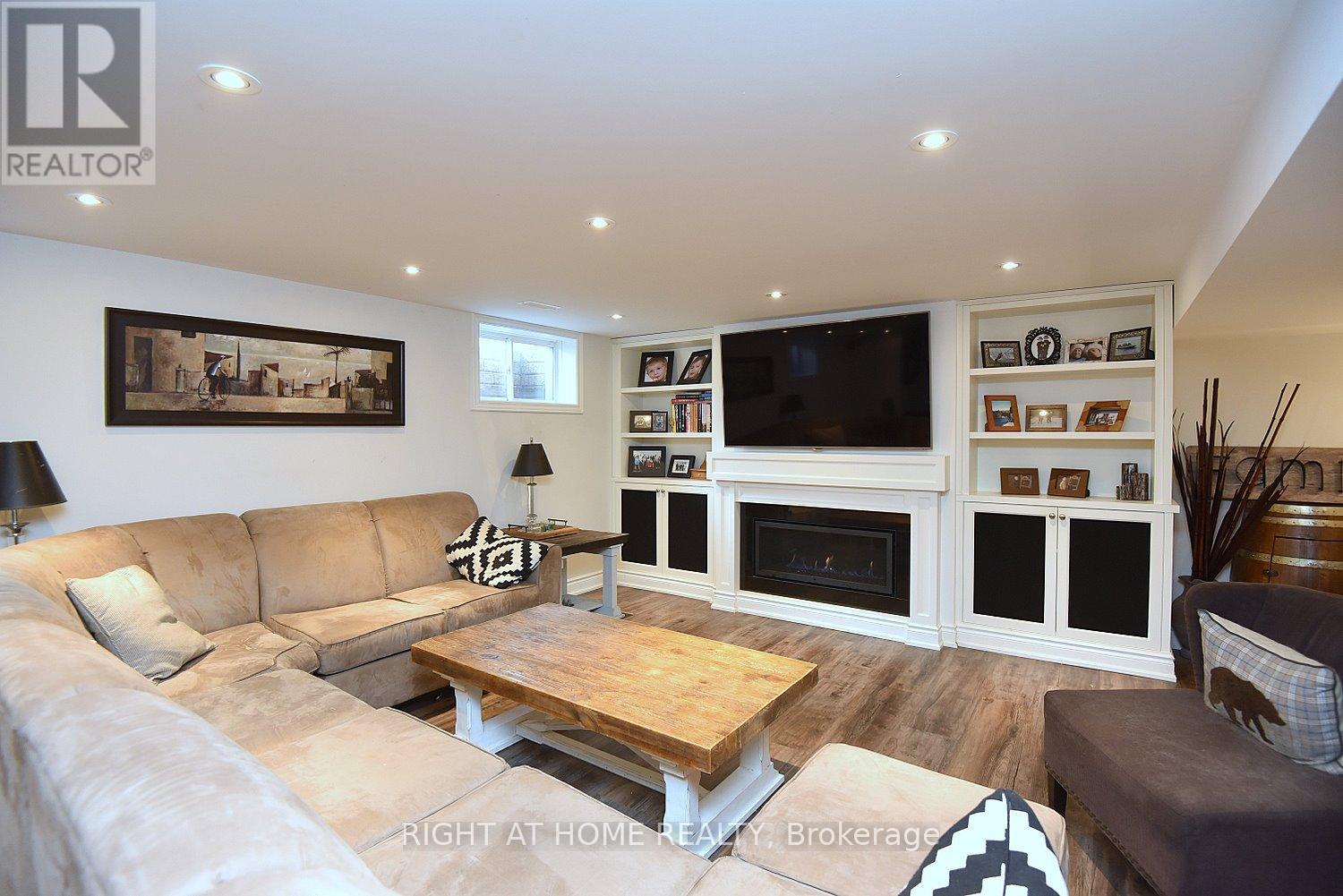 724 Courtland Place, Burlington, Ontario  L7R 2M6 - Photo 32 - W13105596