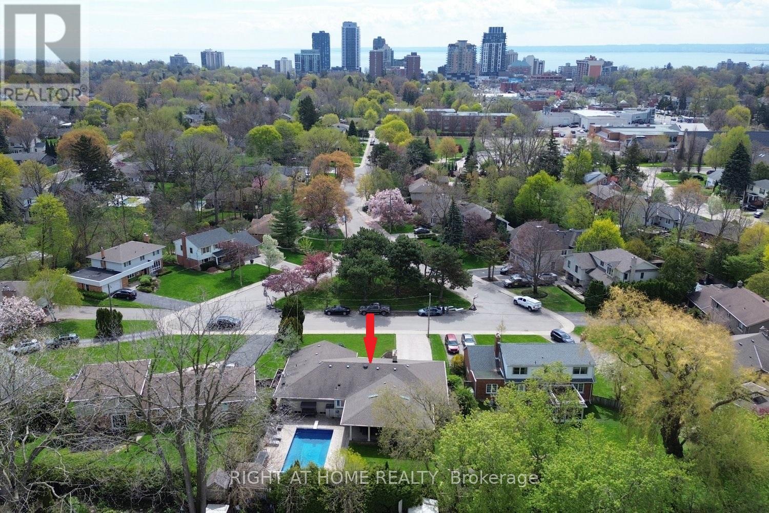 724 Courtland Place, Burlington, Ontario  L7R 2M6 - Photo 7 - W13105596