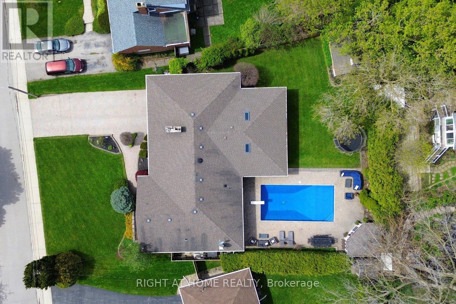 724 Courtland Place, Burlington, Ontario  L7R 2M6 - Photo 8 - W13105596