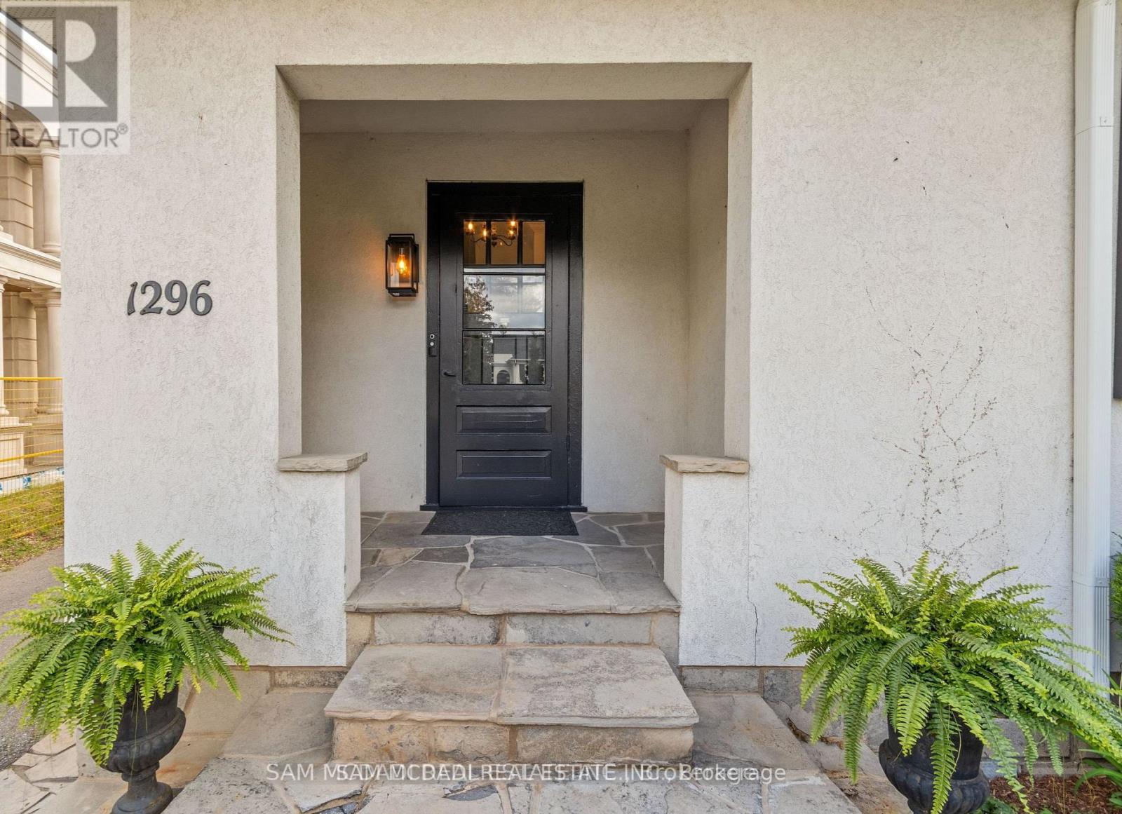 1296 Clarkson Road N, Mississauga, Ontario  L5J 2W3 - Photo 4 - W13105660