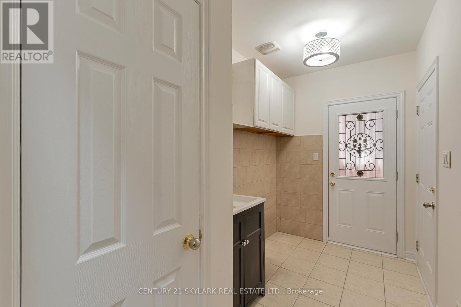 94 Bayhampton Drive, Brampton, Ontario  L6P 3A9 - Photo 11 - W13105664