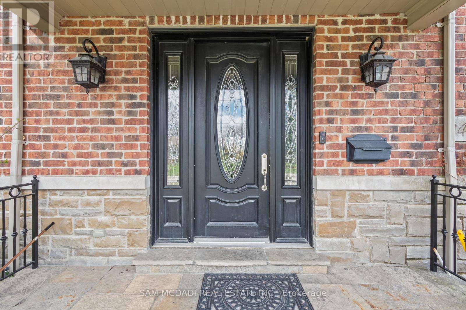 1486 Orchard Haven Ridge, Mississauga, Ontario  L5E 2S5 - Photo 4 - W13105666
