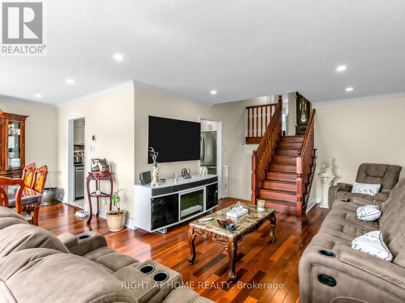 137 Beech Street, Brampton, Ontario  L6V 2Z2 - Photo 4 - W13038820