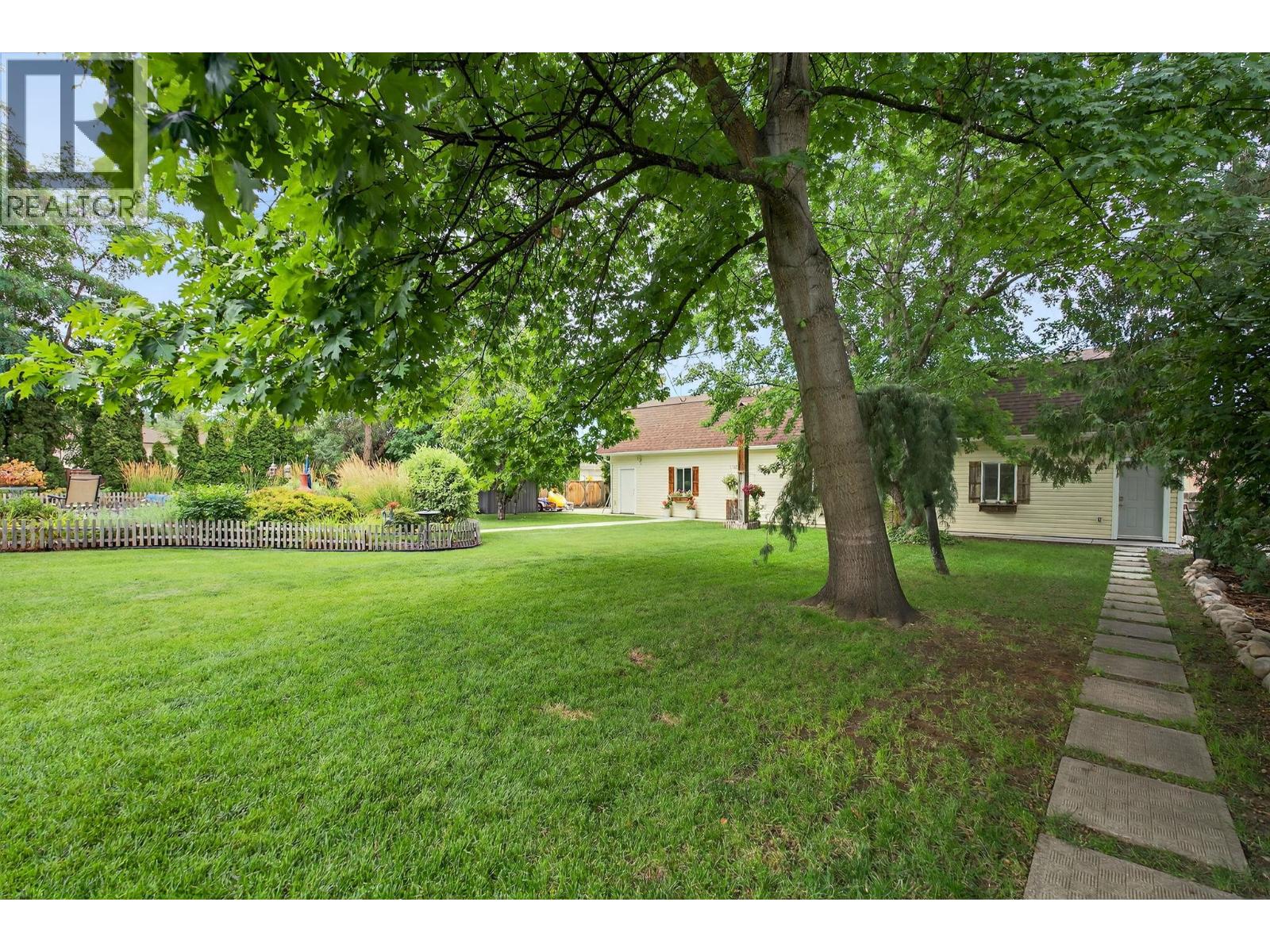 3920 Mowitch Court, Kelowna, British Columbia  V1W 4E6 - Photo 70 - 10386376