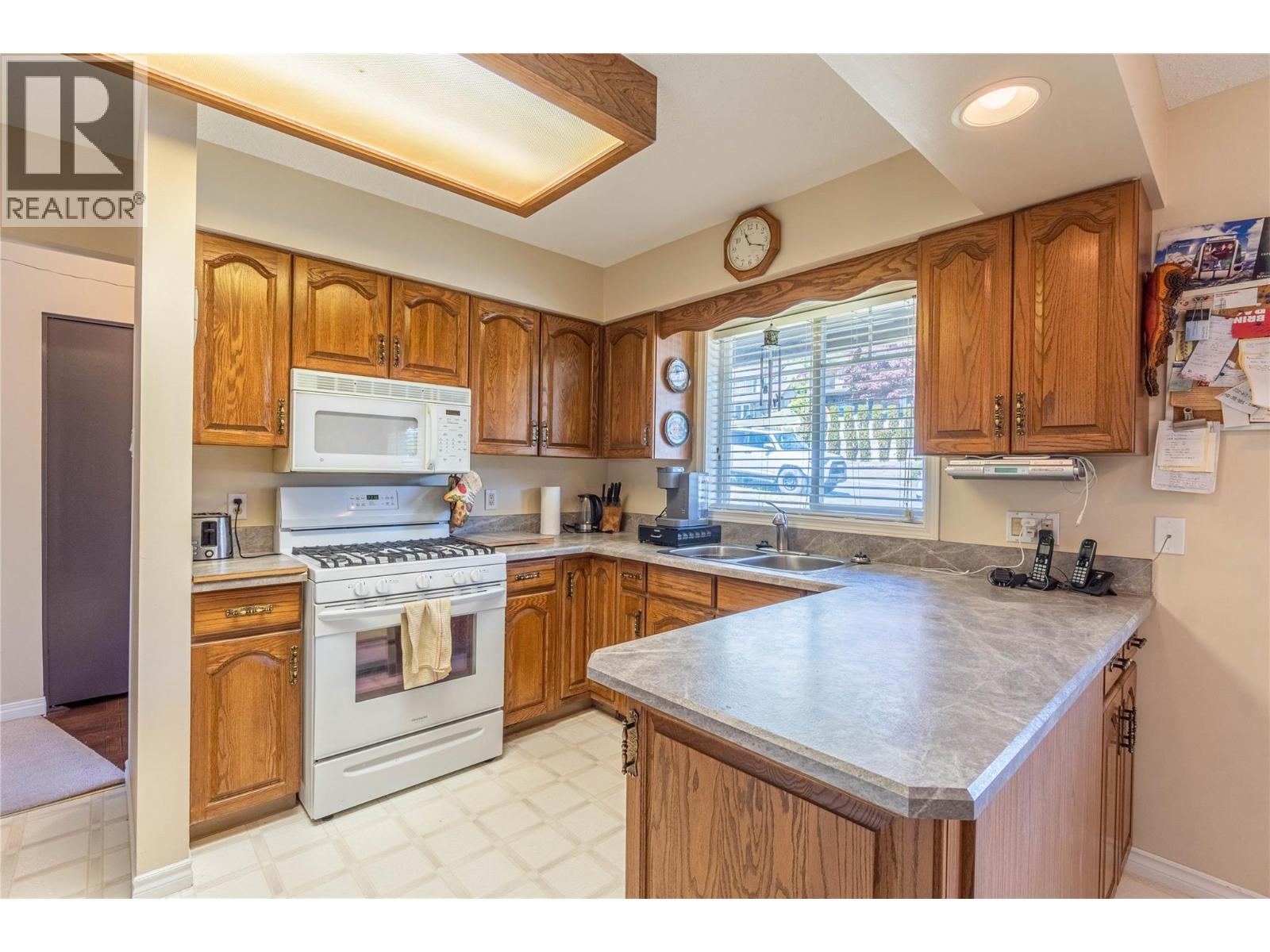 925 Sicamore Drive, Kamloops, British Columbia  V2B 8B7 - Photo 7 - 10386141