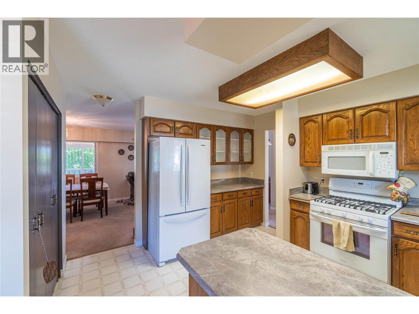 925 Sicamore Drive, Kamloops, British Columbia  V2B 8B7 - Photo 9 - 10386141