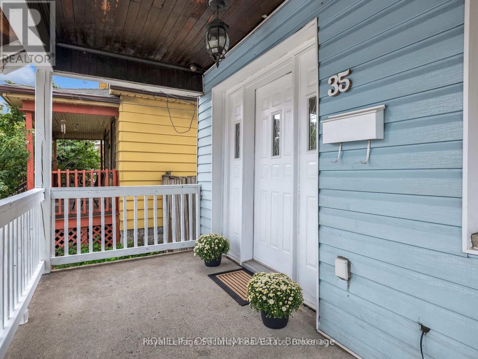 35 Bayfield Avenue, Hamilton, Ontario  L8H 3M5 - Photo 2 - X13105524