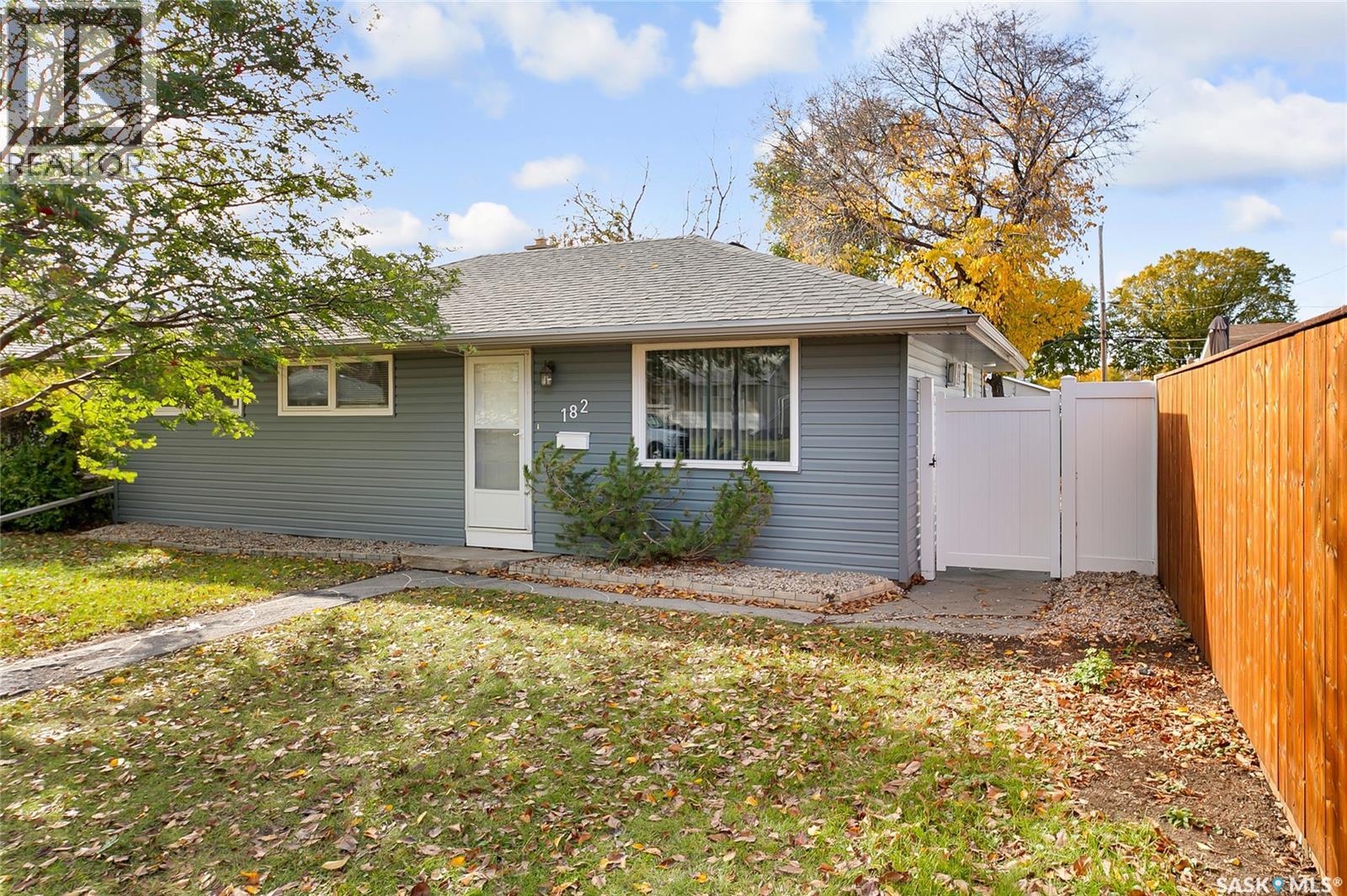 182 Hamilton Street N, Regina, Saskatchewan  S4R 2Y7 - Photo 1 - SK035473