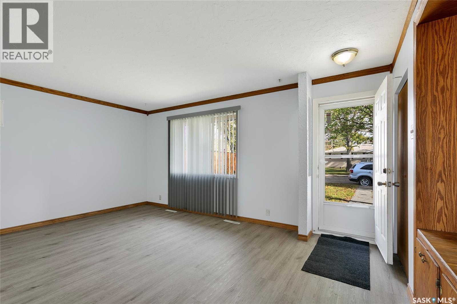 182 Hamilton Street N, Regina, Saskatchewan  S4R 2Y7 - Photo 2 - SK035473