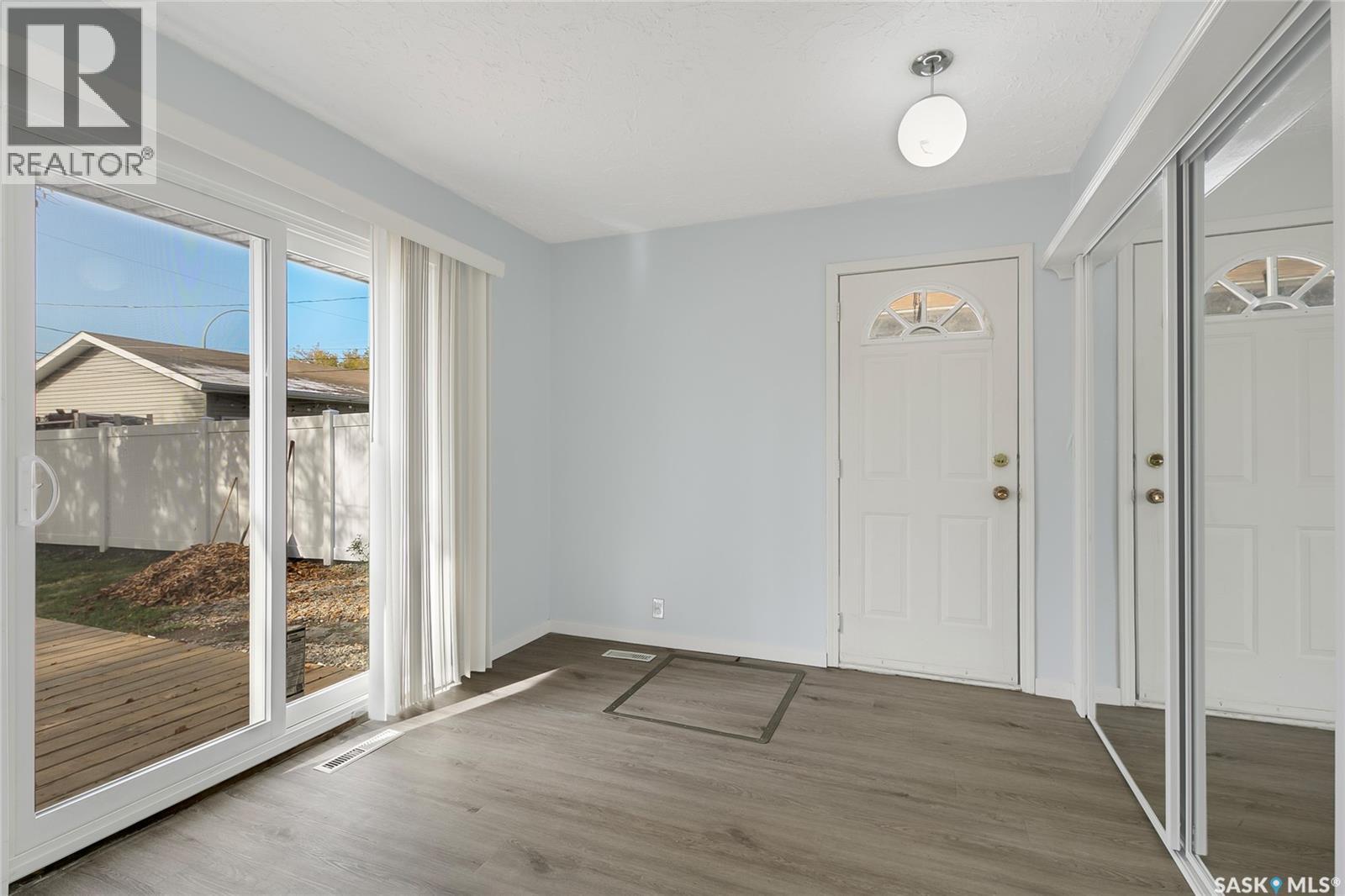 182 Hamilton Street N, Regina, Saskatchewan  S4R 2Y7 - Photo 8 - SK035473