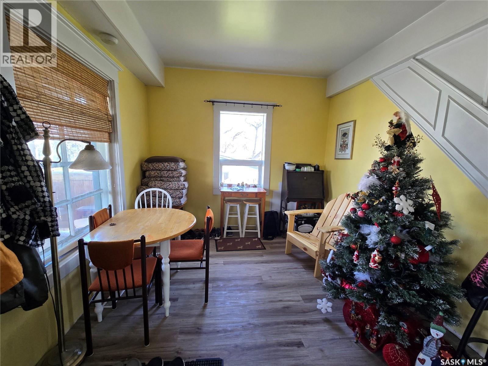 41 7th Avenue Ne, Swift Current, Saskatchewan  S9H 2N2 - Photo 2 - SK035462