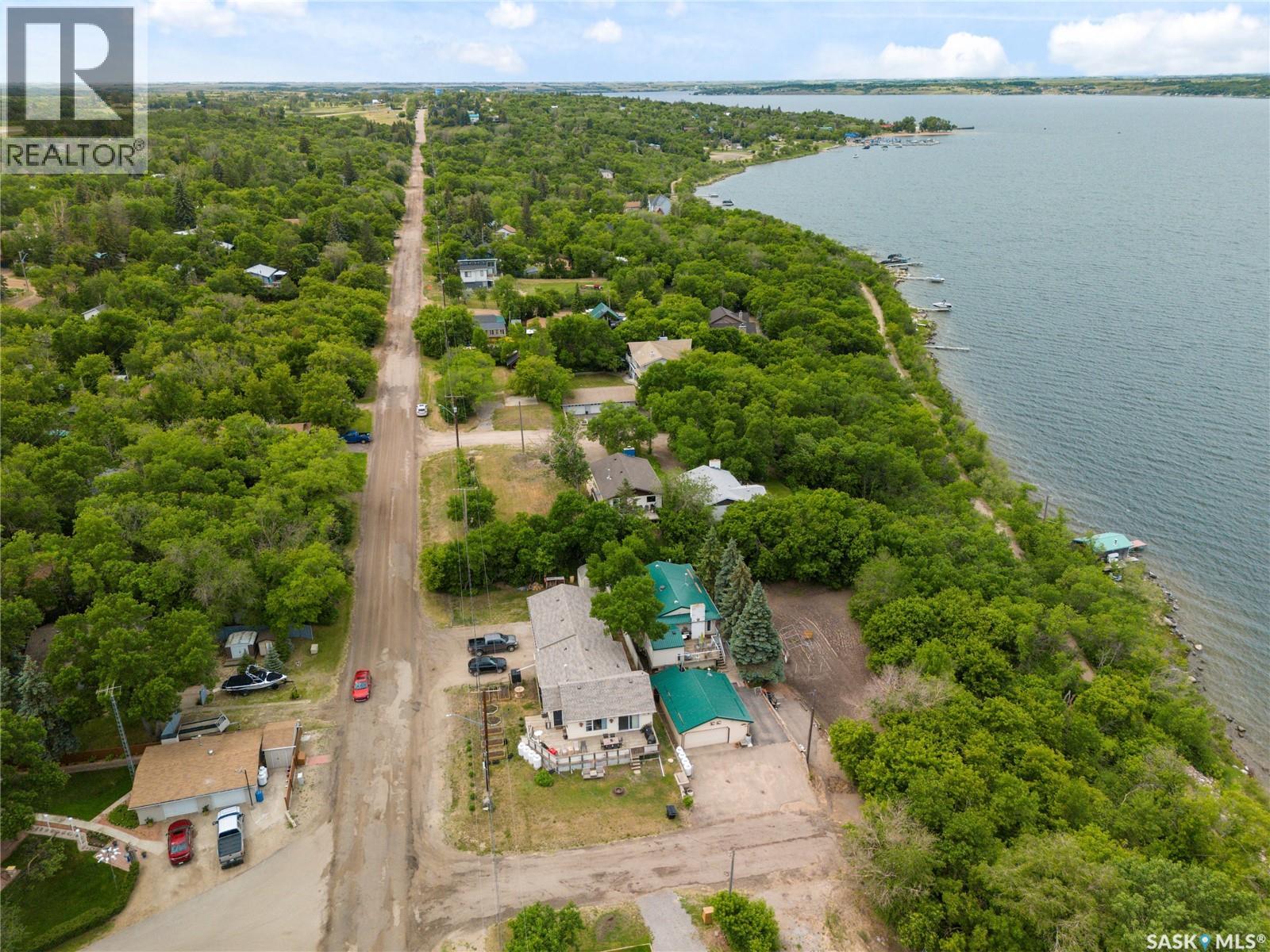 461 13th Street E, Regina Beach, Saskatchewan  S0G 4C0 - Photo 1 - SK035450