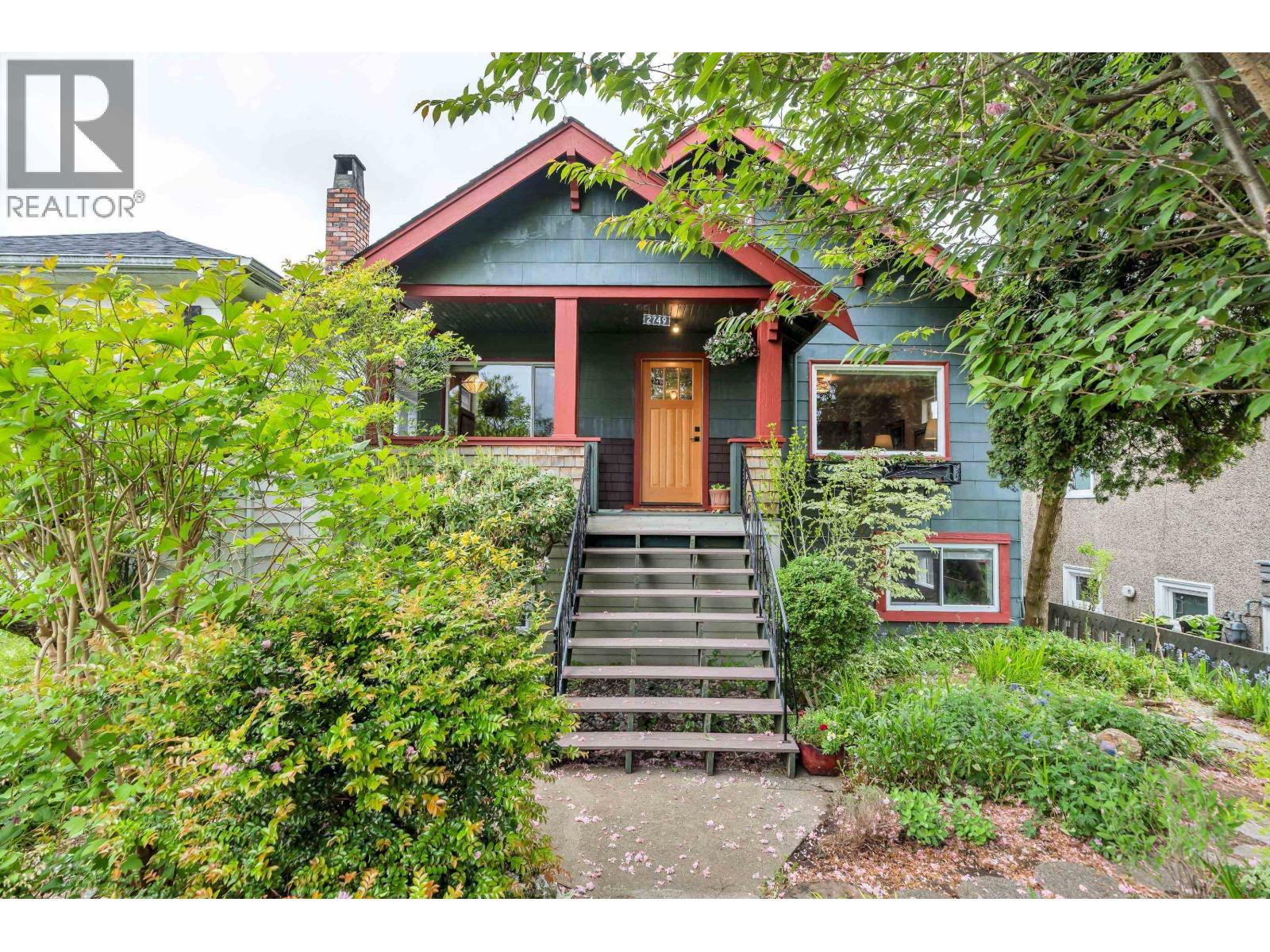 2749 Triumph Street, Vancouver, British Columbia  V5K 1T3 - Photo 1 - R3121471