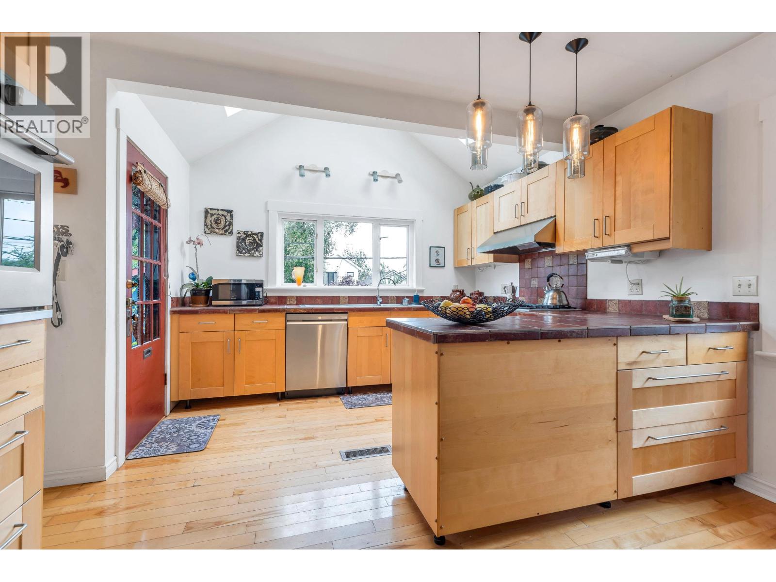 2749 Triumph Street, Vancouver, British Columbia  V5K 1T3 - Photo 9 - R3121471