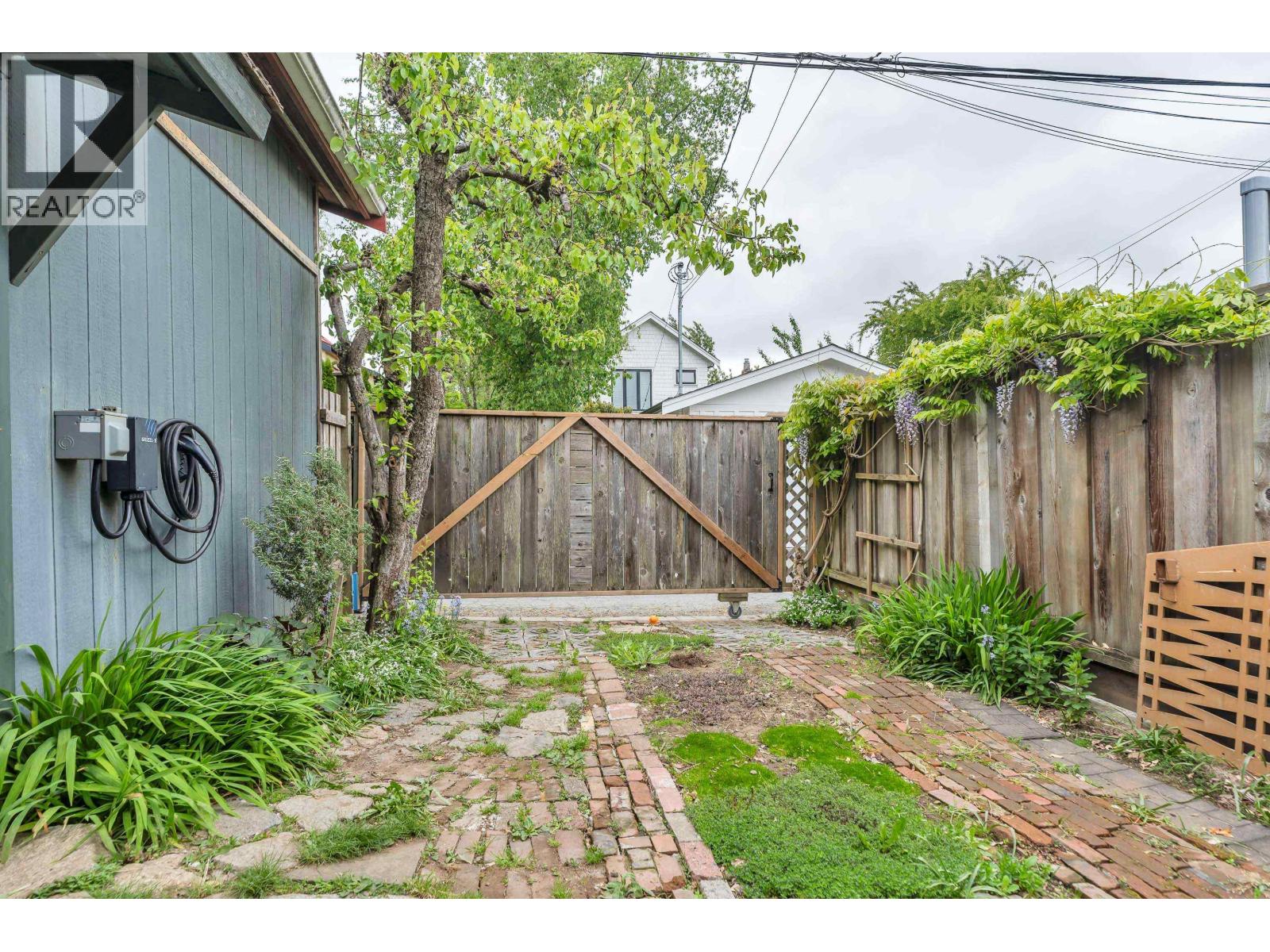 2749 Triumph Street, Vancouver, British Columbia  V5K 1T3 - Photo 35 - R3121471