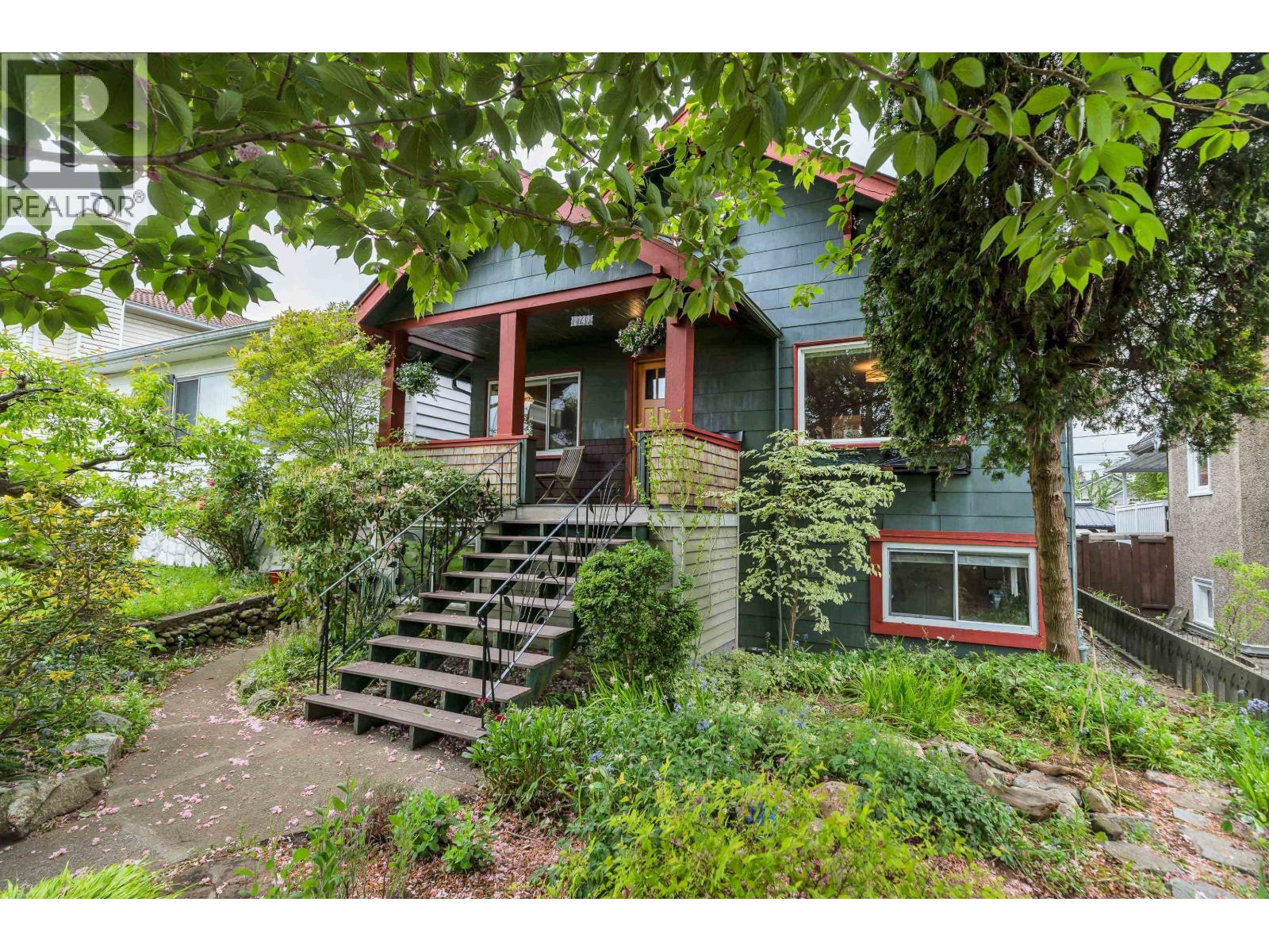2749 Triumph Street, Vancouver, British Columbia  V5K 1T3 - Photo 2 - R3121471