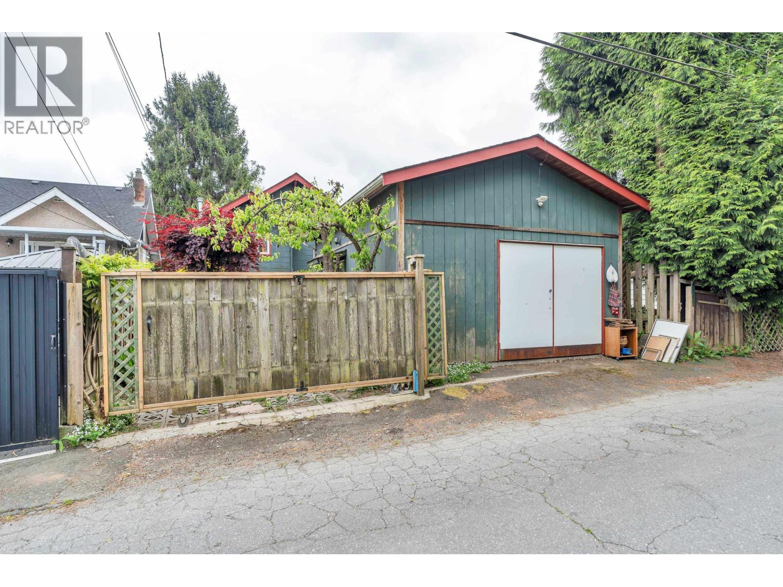 2749 Triumph Street, Vancouver, British Columbia  V5K 1T3 - Photo 37 - R3121471