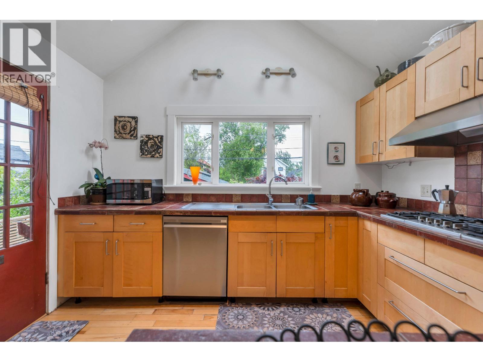 2749 Triumph Street, Vancouver, British Columbia  V5K 1T3 - Photo 14 - R3121471