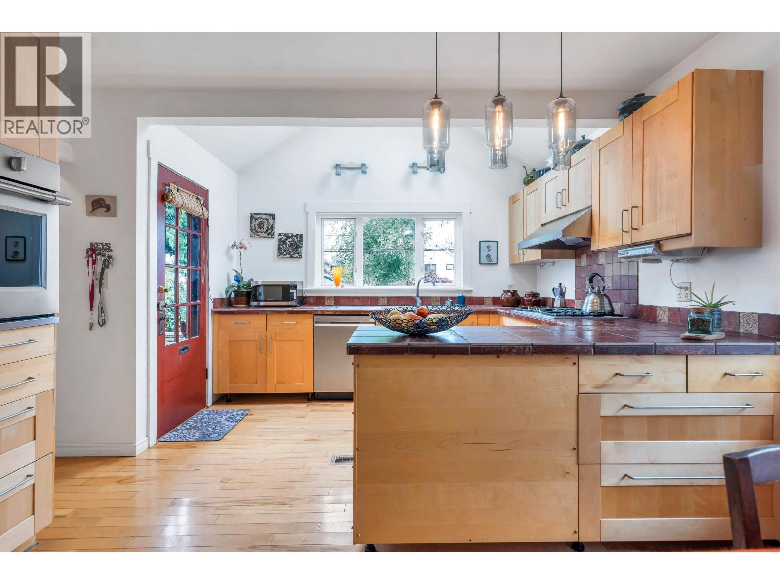 2749 Triumph Street, Vancouver, British Columbia  V5K 1T3 - Photo 10 - R3121471