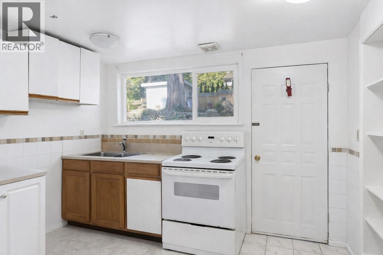 922 Canyon Boulevard, North Vancouver, British Columbia  V7R 2J8 - Photo 19 - R3121545
