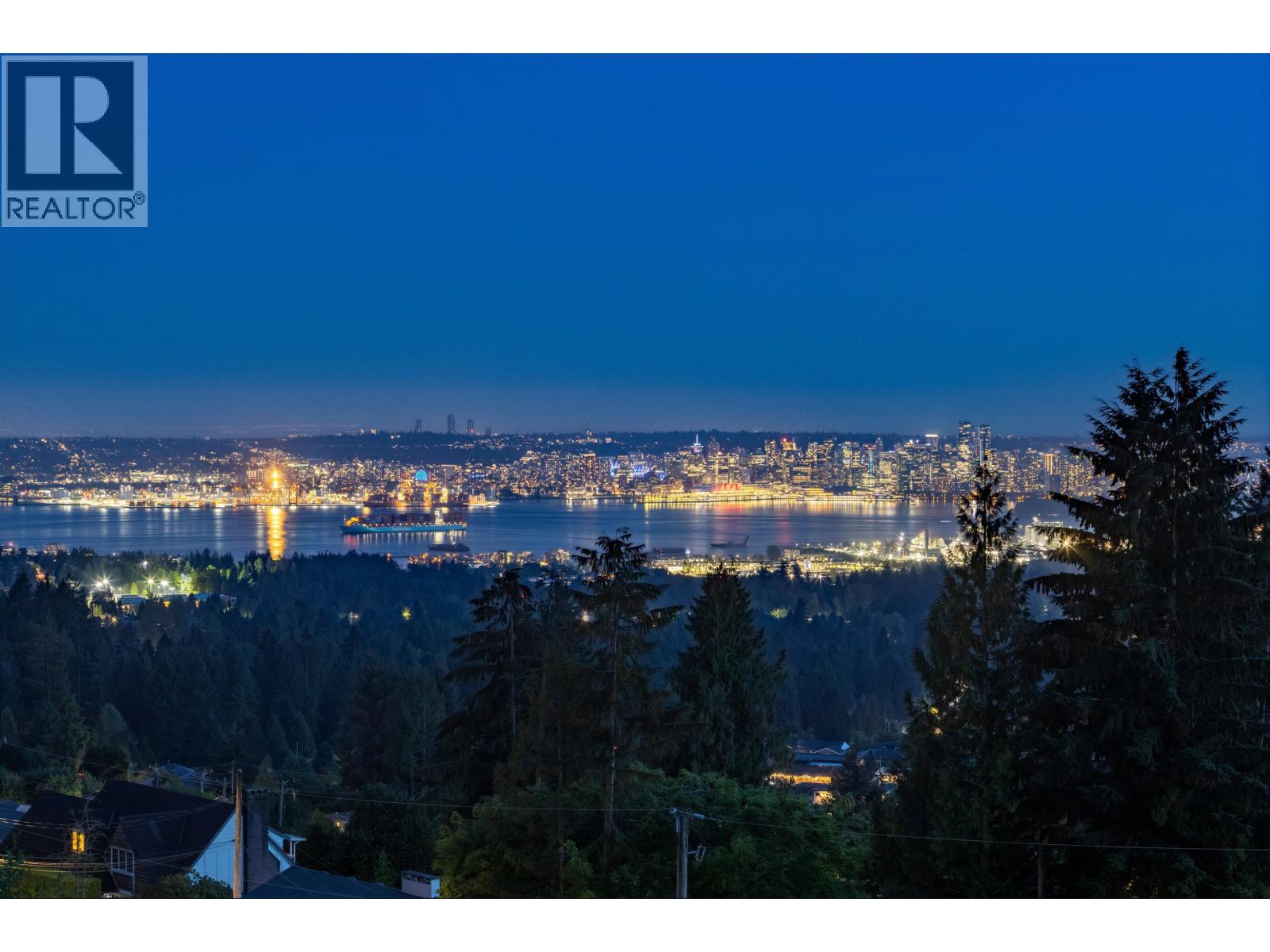 383 Newdale Street, North Vancouver, British Columbia  V7N 3H3 - Photo 2 - R3121546