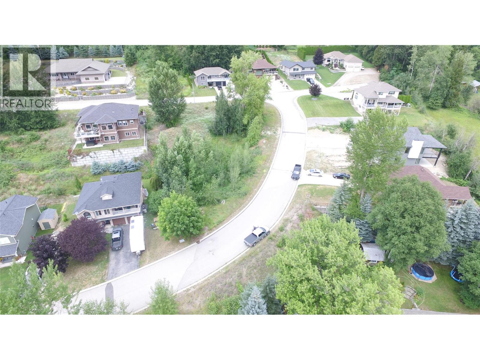 928 8th Street, Montrose, British Columbia  V0G 1P0 - Photo 2 - 10386760