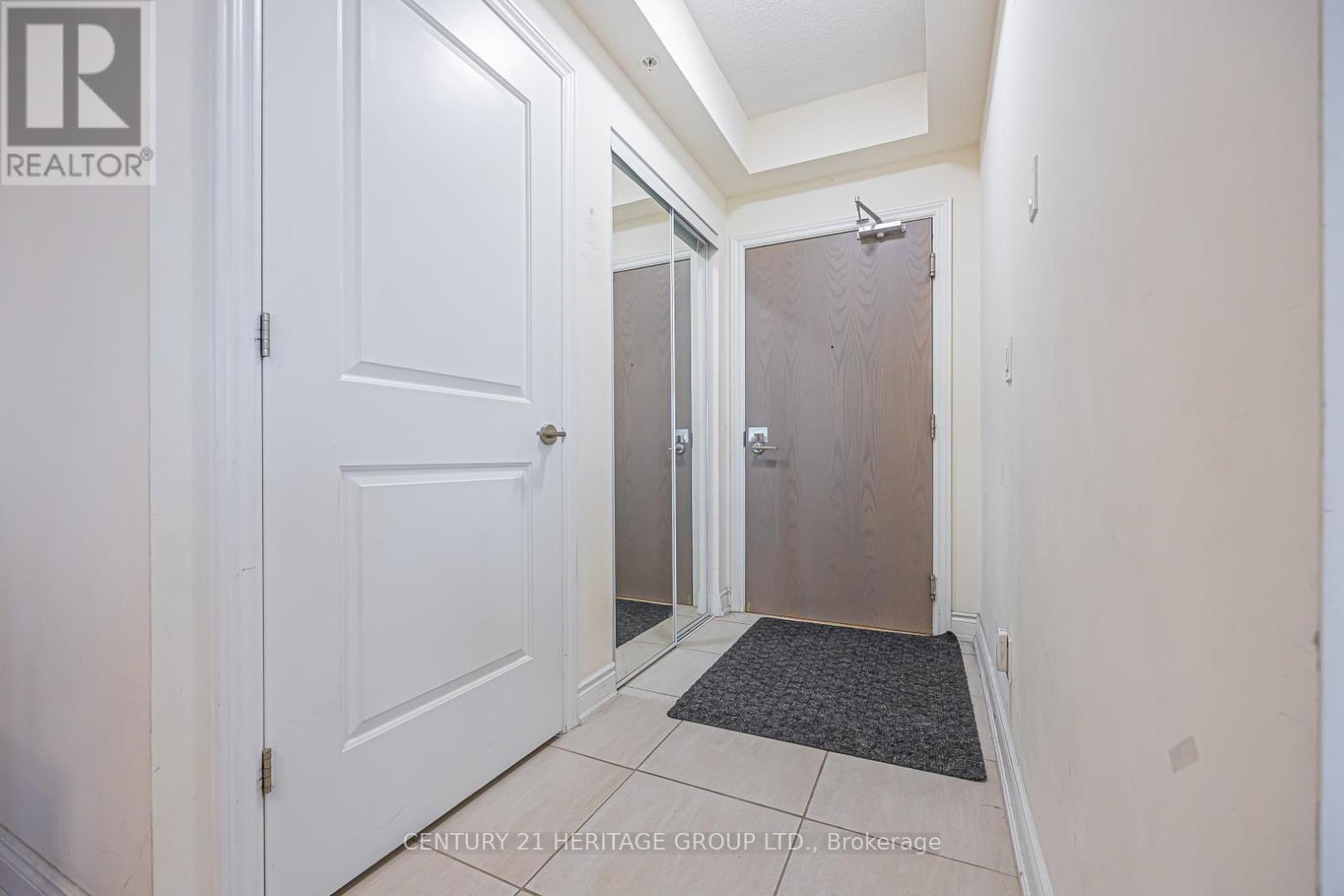 1002 - 9090 Yonge Street, Richmond Hill (South Richvale), Ontario  L4C 6Z9 - Photo 2 - N13105684