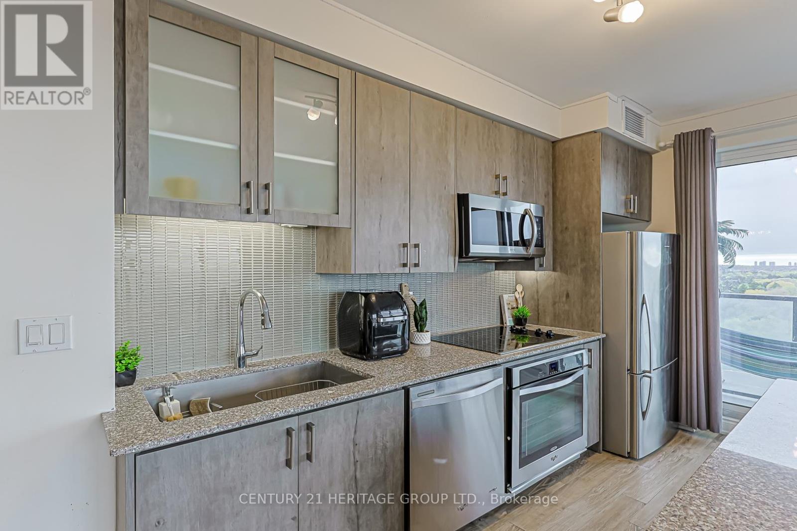 1002 - 9090 Yonge Street, Richmond Hill (South Richvale), Ontario  L4C 6Z9 - Photo 8 - N13105684