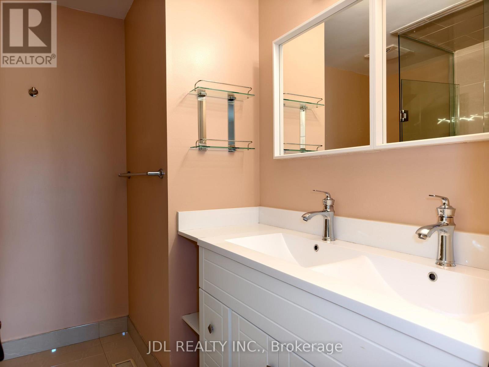 35 Kenborough Court, Markham, Ontario  L3S 3P3 - Photo 6 - N13105694