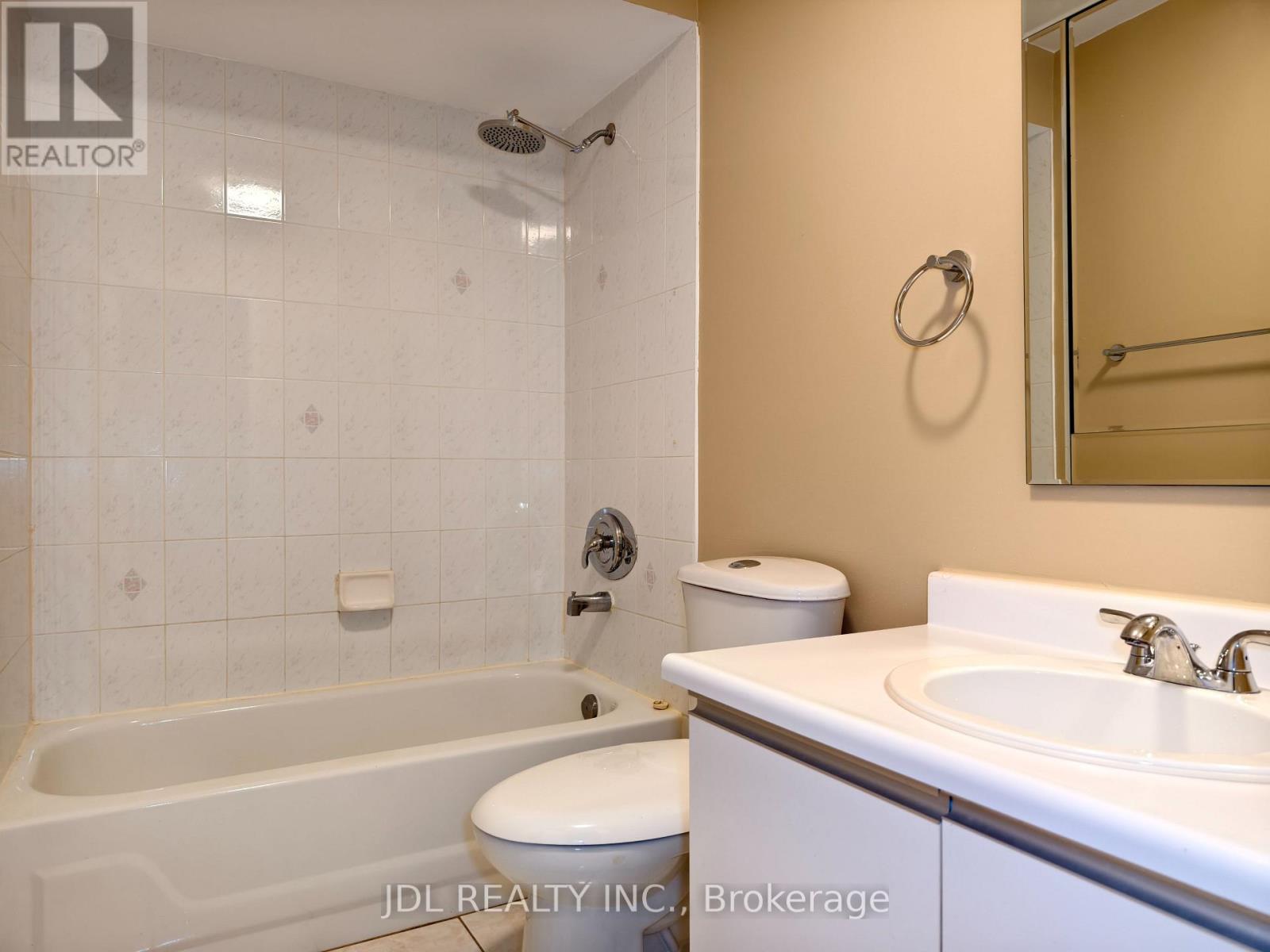 35 Kenborough Court, Markham, Ontario  L3S 3P3 - Photo 7 - N13105694