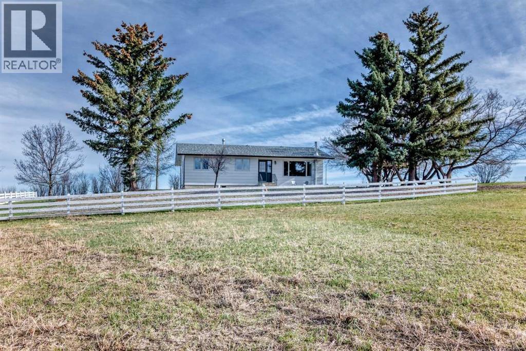 302064 Range Road, Linden, Alberta  T0M 1J0 - Photo 2 - A2309626