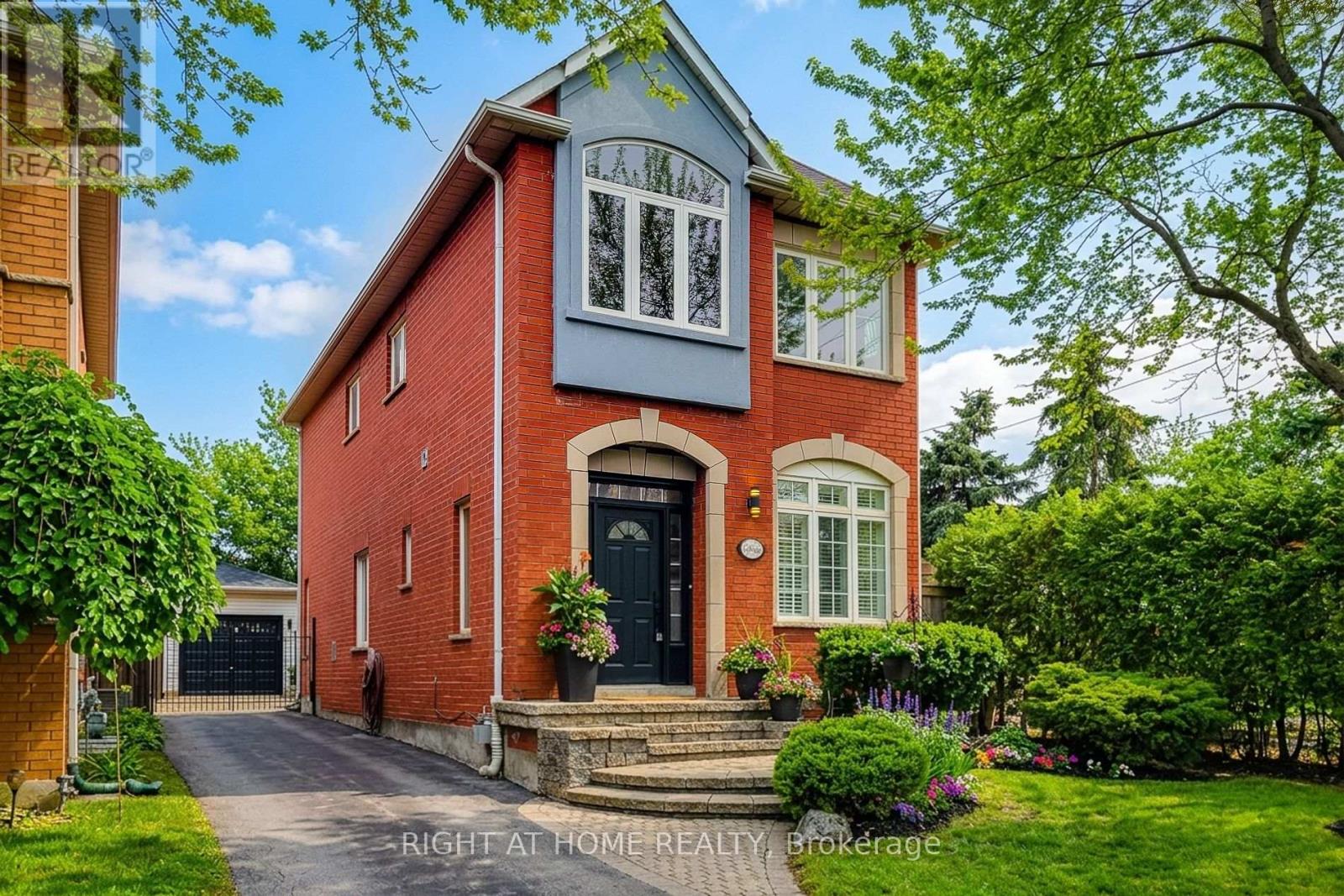 2624 CASTLE HILL CRESCENT, Oakville, Ontario