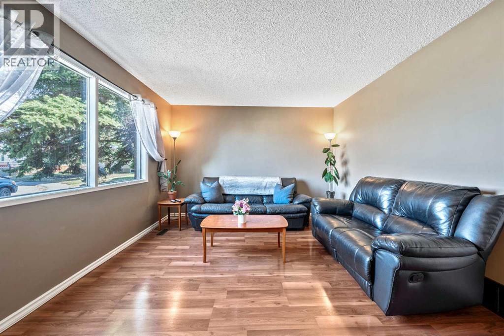 120 Pennsburg Way SE, Calgary, Alberta  T2A 2J5 - Photo 6 - A2308666