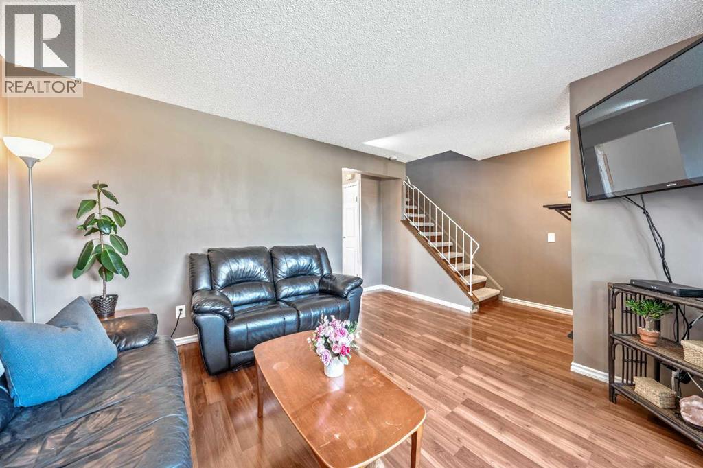 120 Pennsburg Way SE, Calgary, Alberta  T2A 2J5 - Photo 7 - A2308666
