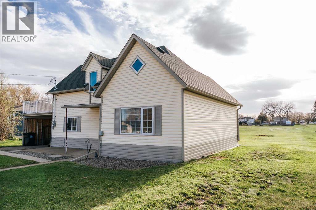 358 N 100 W, Raymond, Alberta  T0K 2S0 - Photo 6 - A2306285