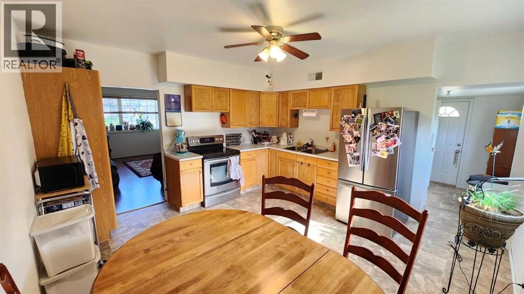 358 N 100 W, Raymond, Alberta  T0K 2S0 - Photo 10 - A2306285