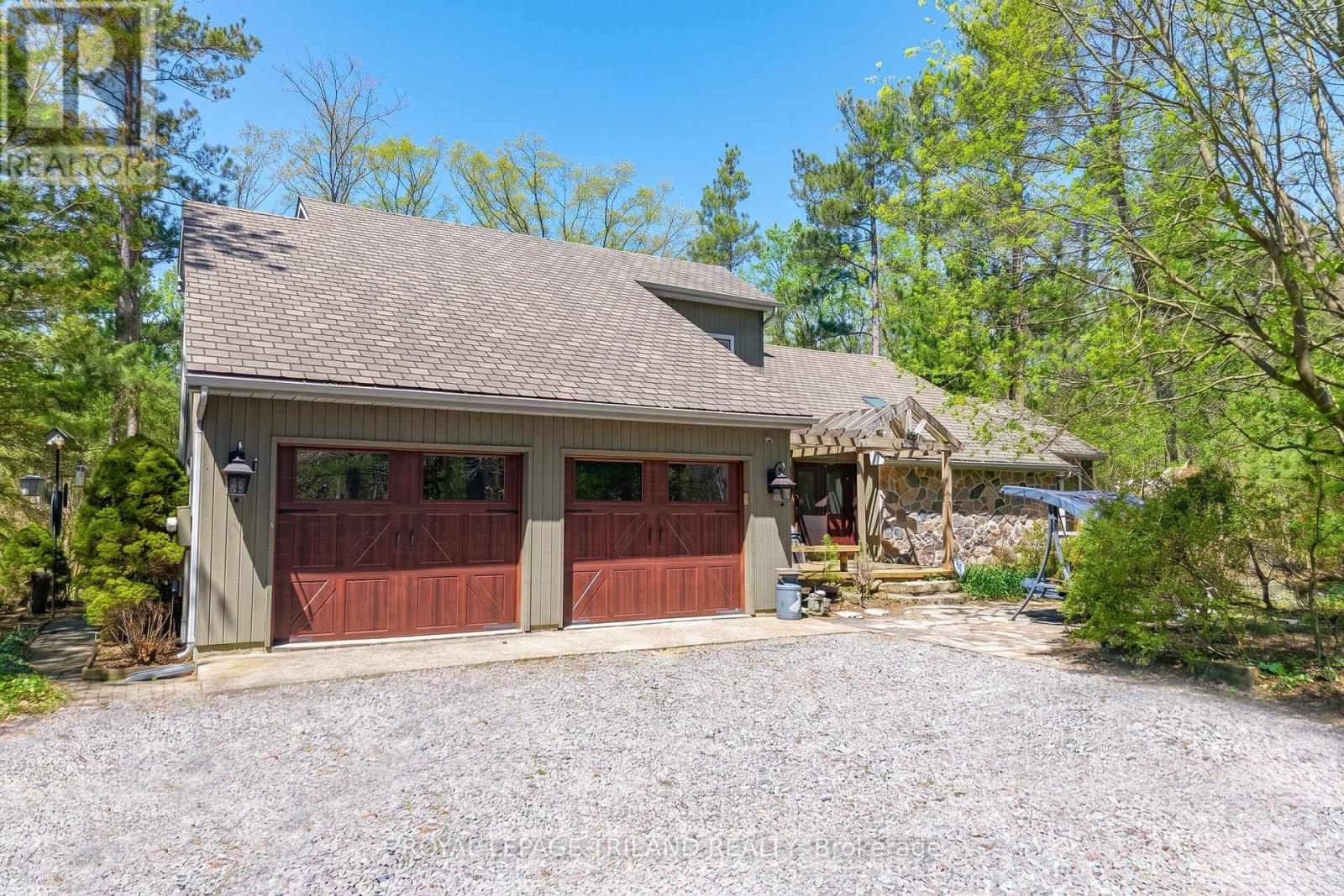 10441 Pinetree Drive, Lambton Shores, Ontario  N0M 1T0 - Photo 10 - X13105788