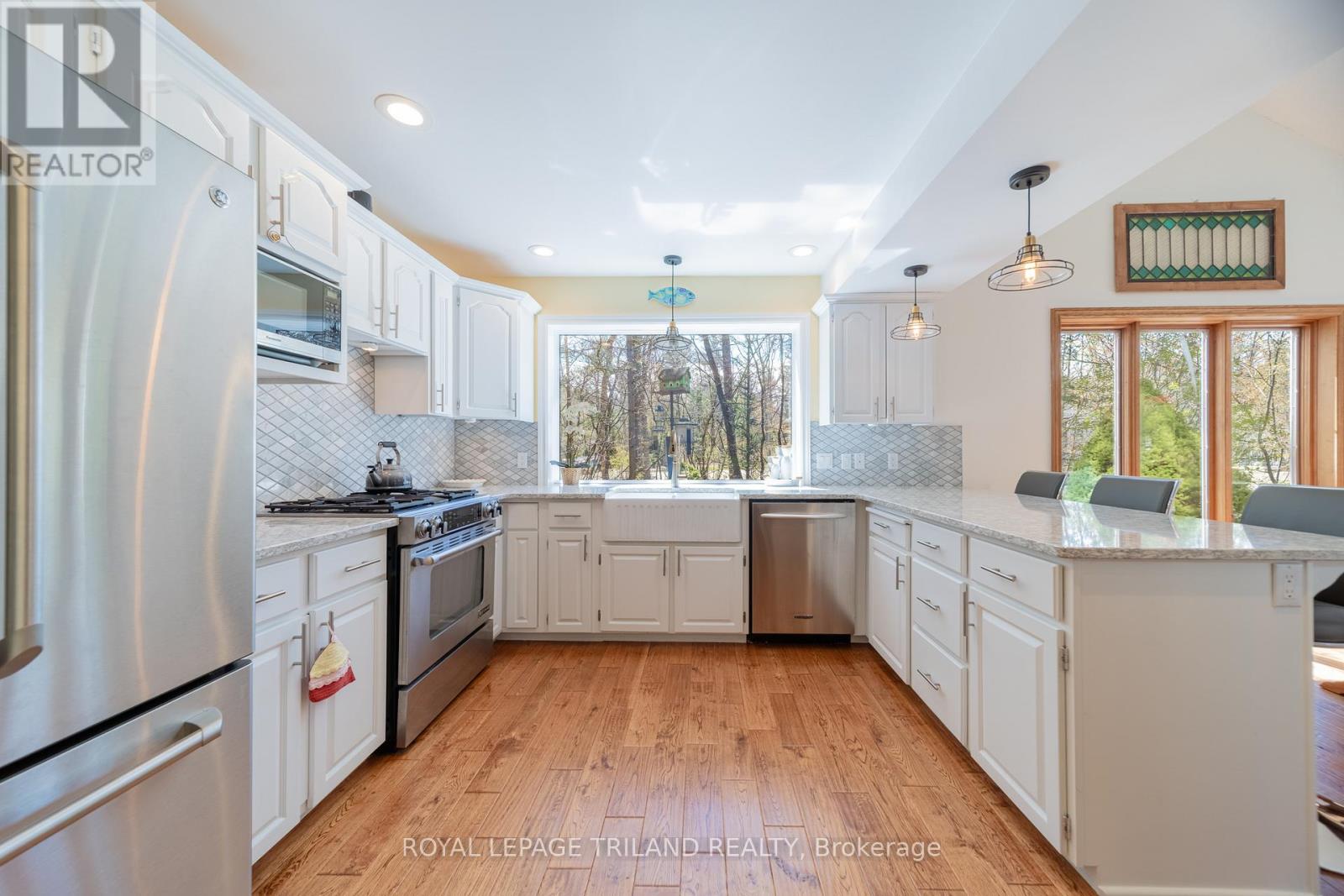 10441 Pinetree Drive, Lambton Shores, Ontario  N0M 1T0 - Photo 18 - X13105788